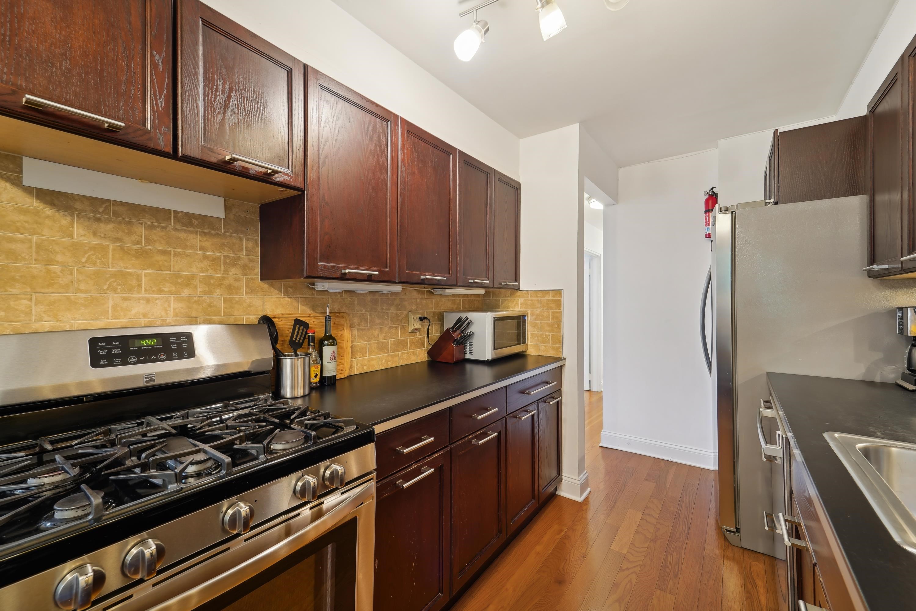 278 BARROW ST Unit: 4