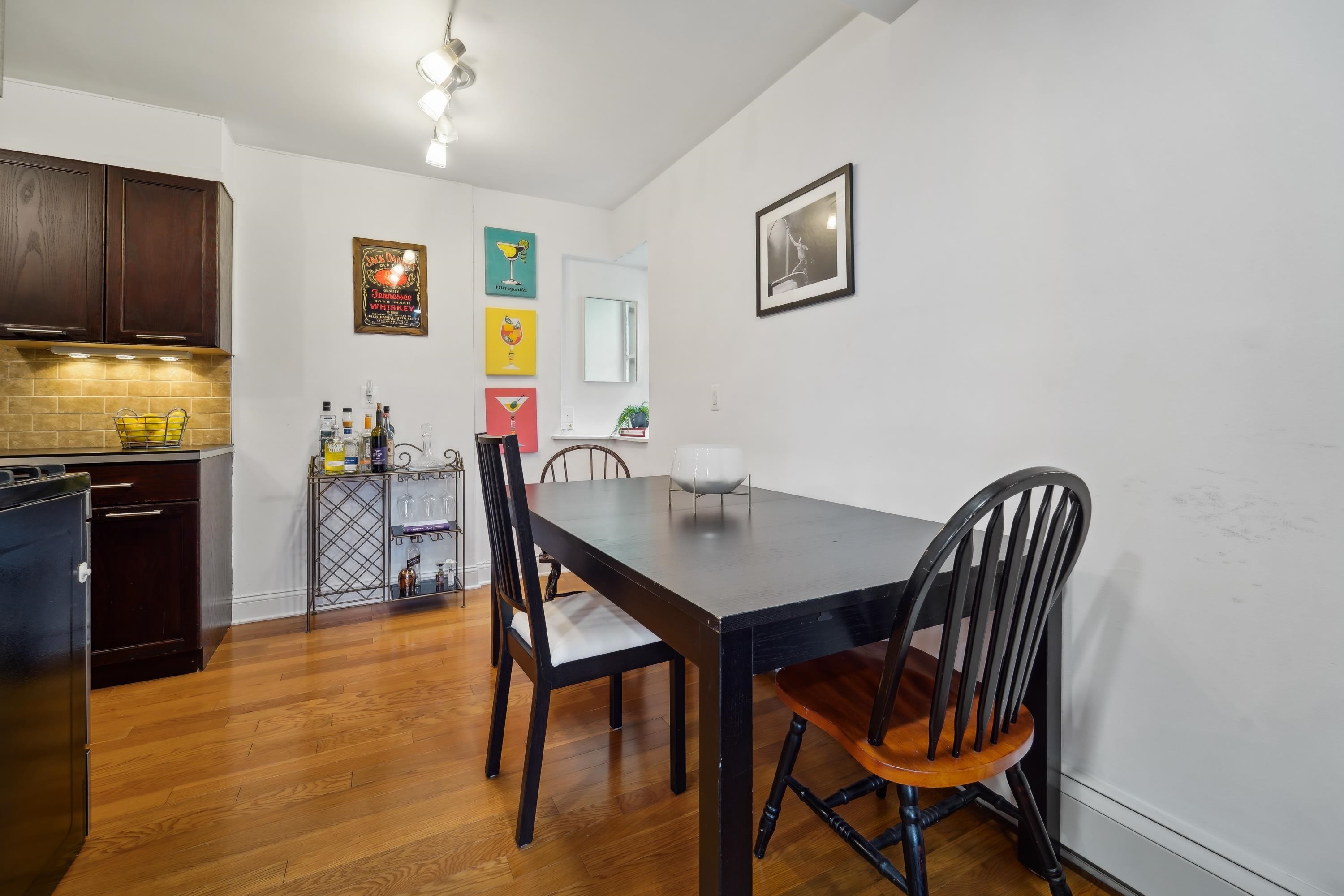 278 BARROW ST Unit: 4
