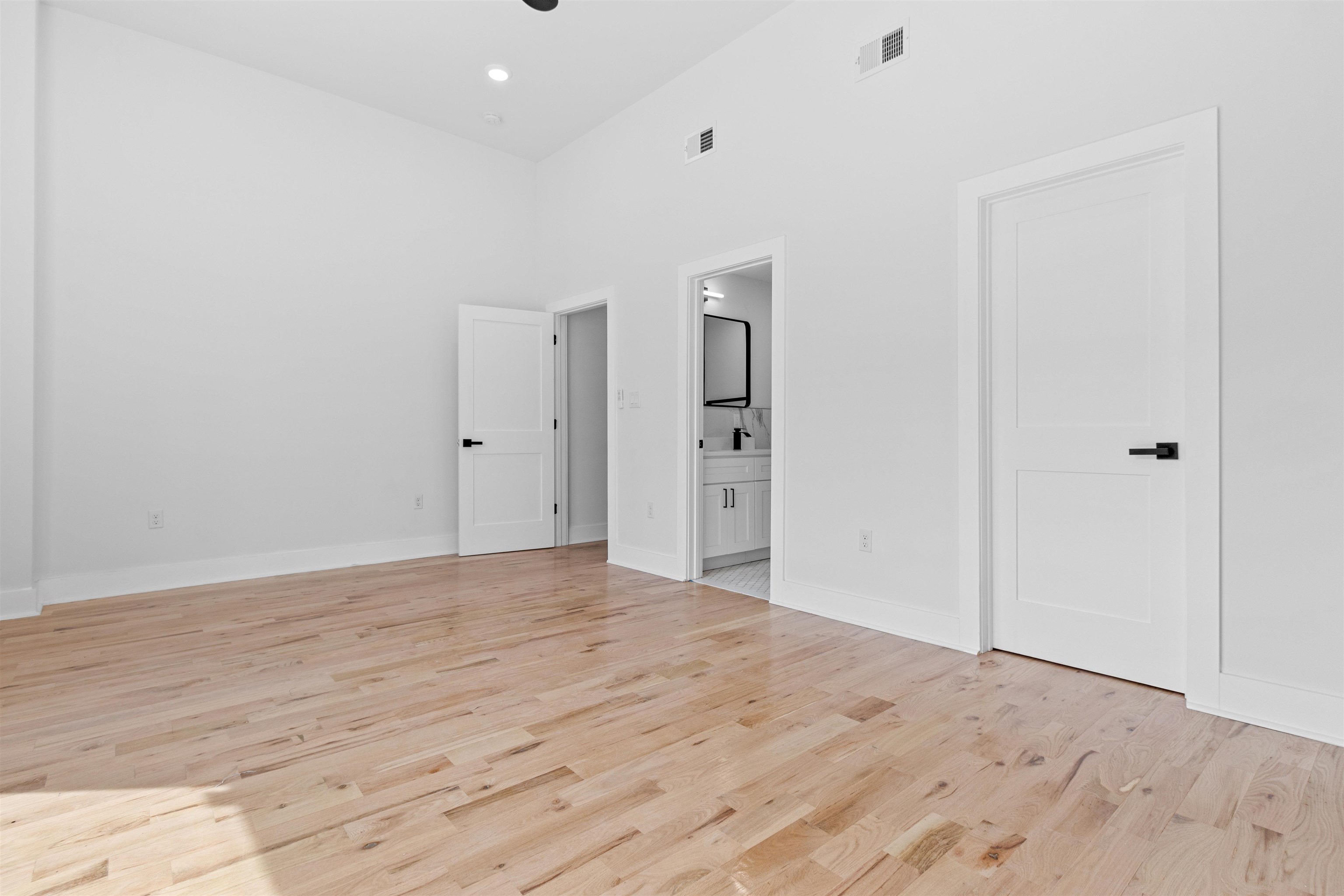 1205 NEW YORK AVE Unit: 1
