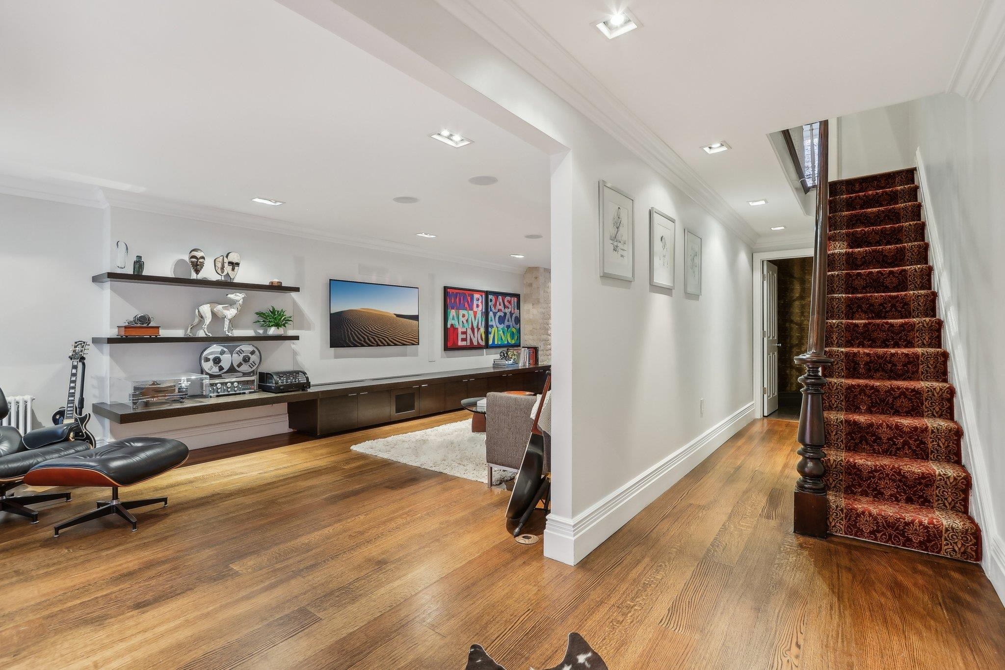 309 VARICK ST