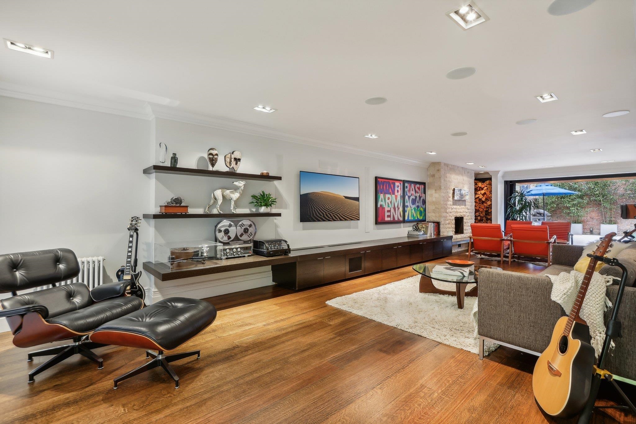 309 VARICK ST
