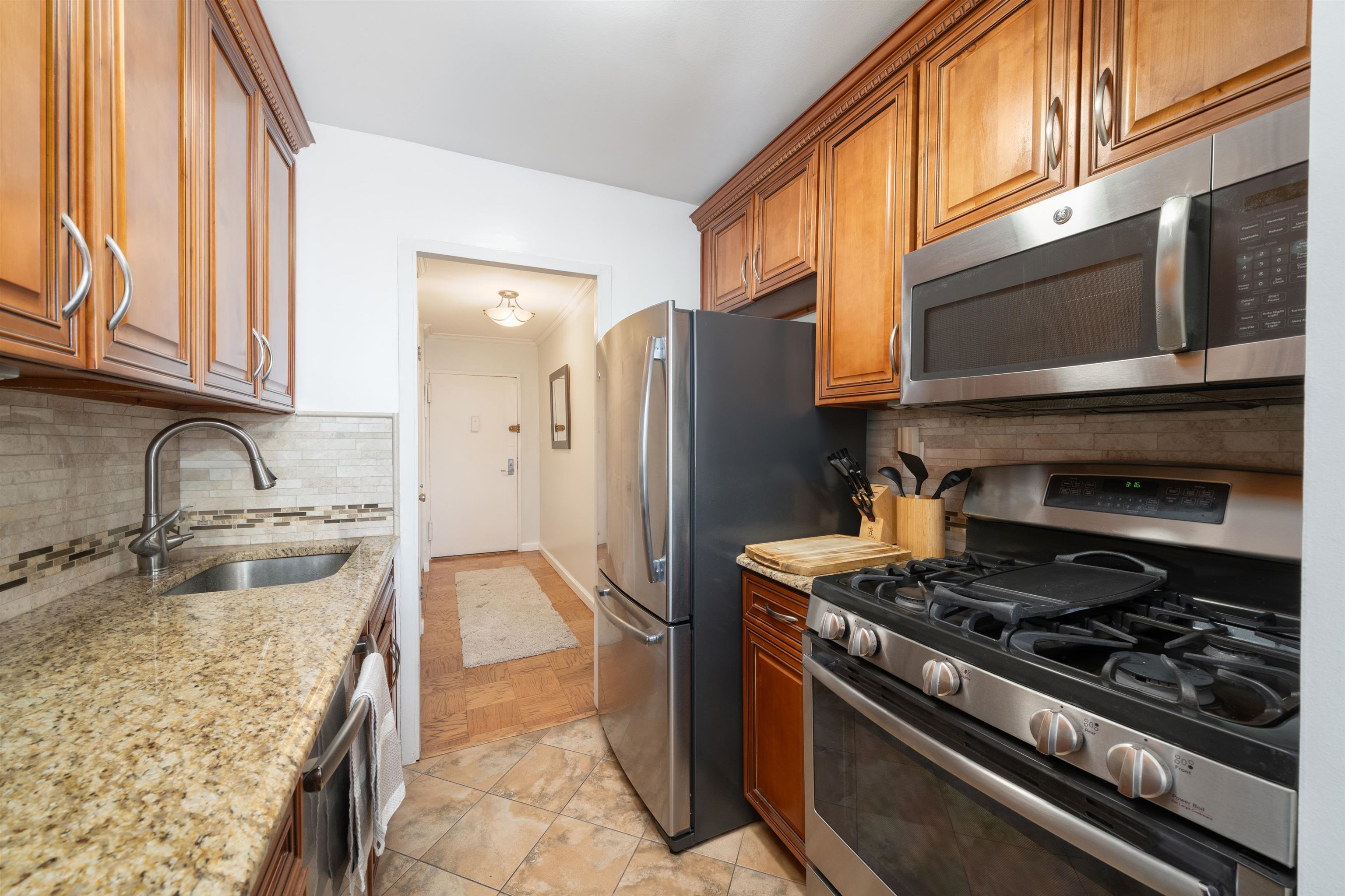 6040 BLVD EAST Unit: 9D