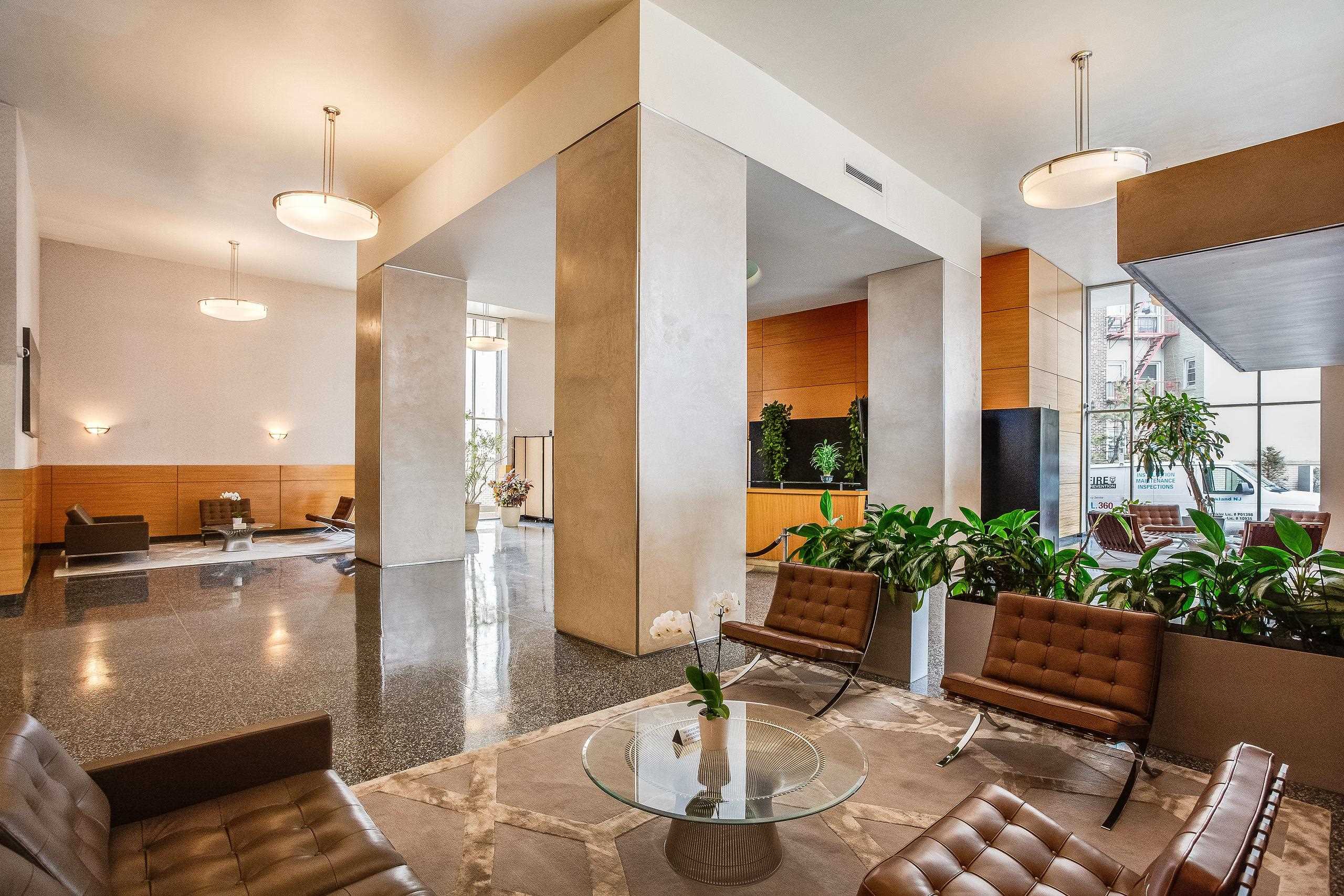 6040 BLVD EAST Unit: 9D