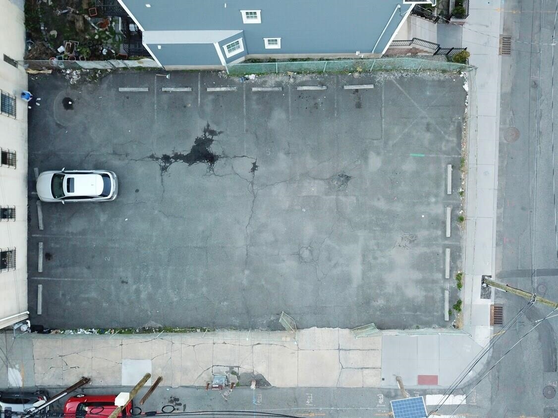 26 OAKLAND AVE