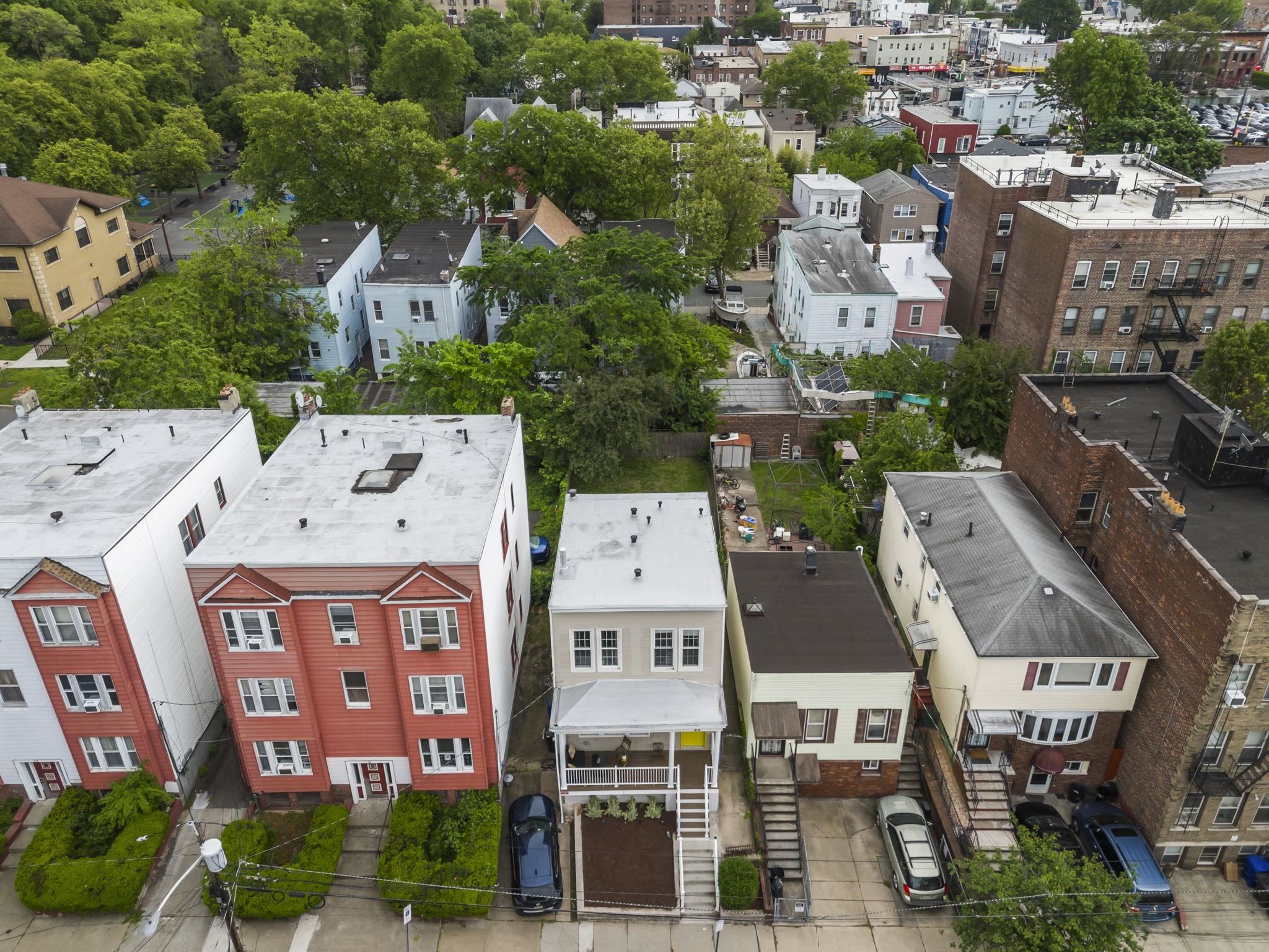 22 BELVIDERE AVE