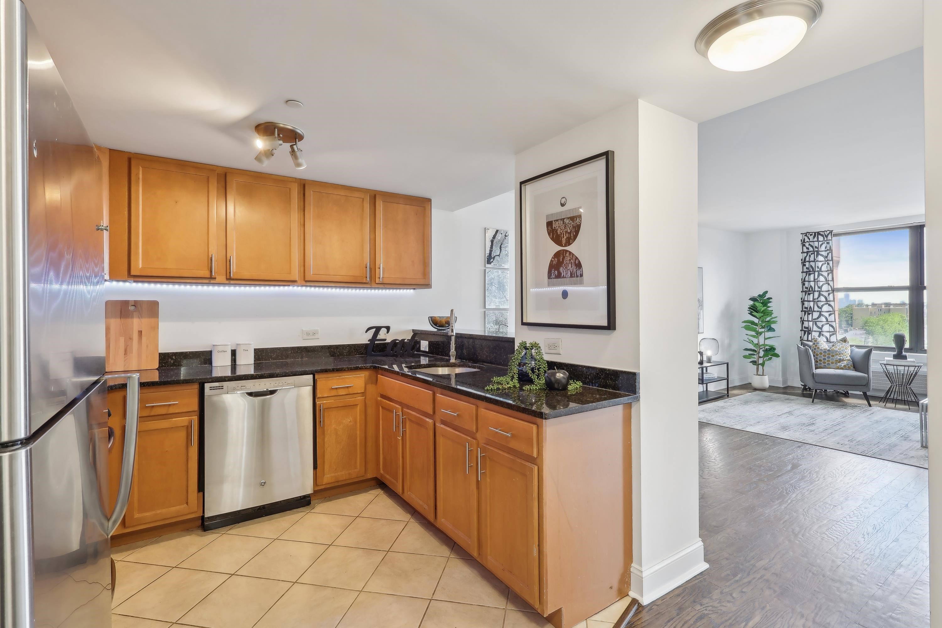 4301 PARK AVE Unit: 8B