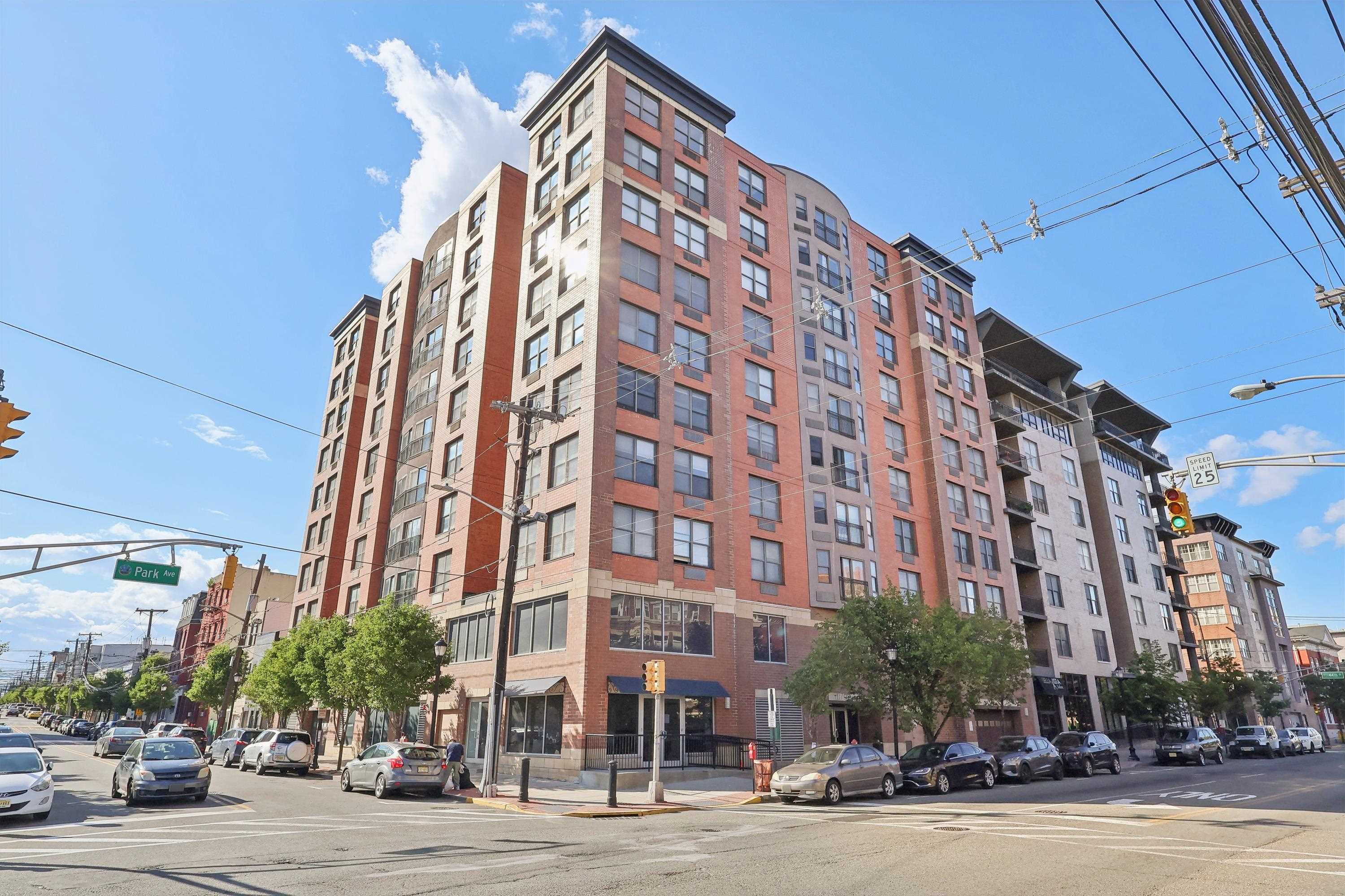 4301 PARK AVE Unit: 8B