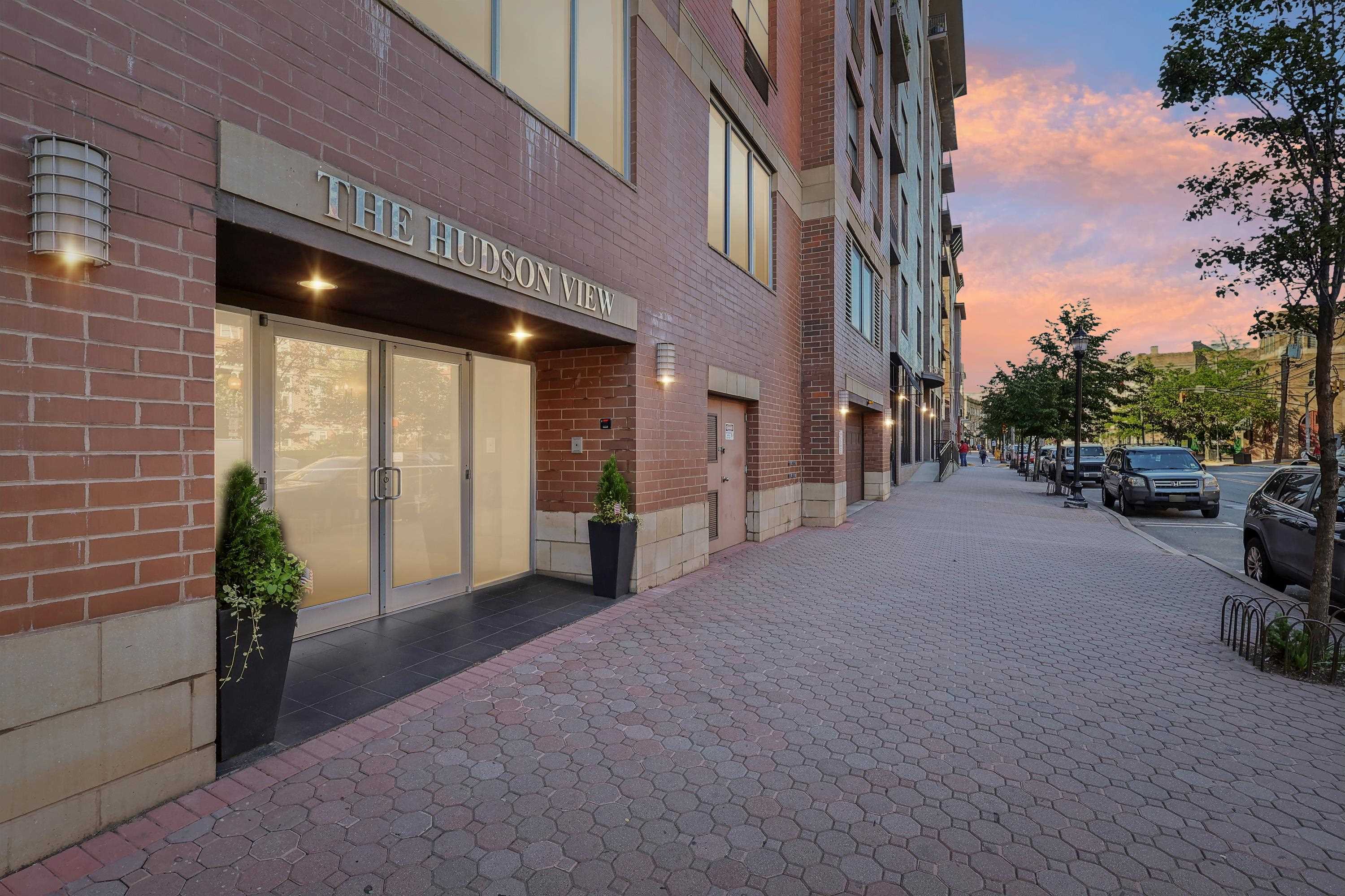 4301 PARK AVE Unit: 8B