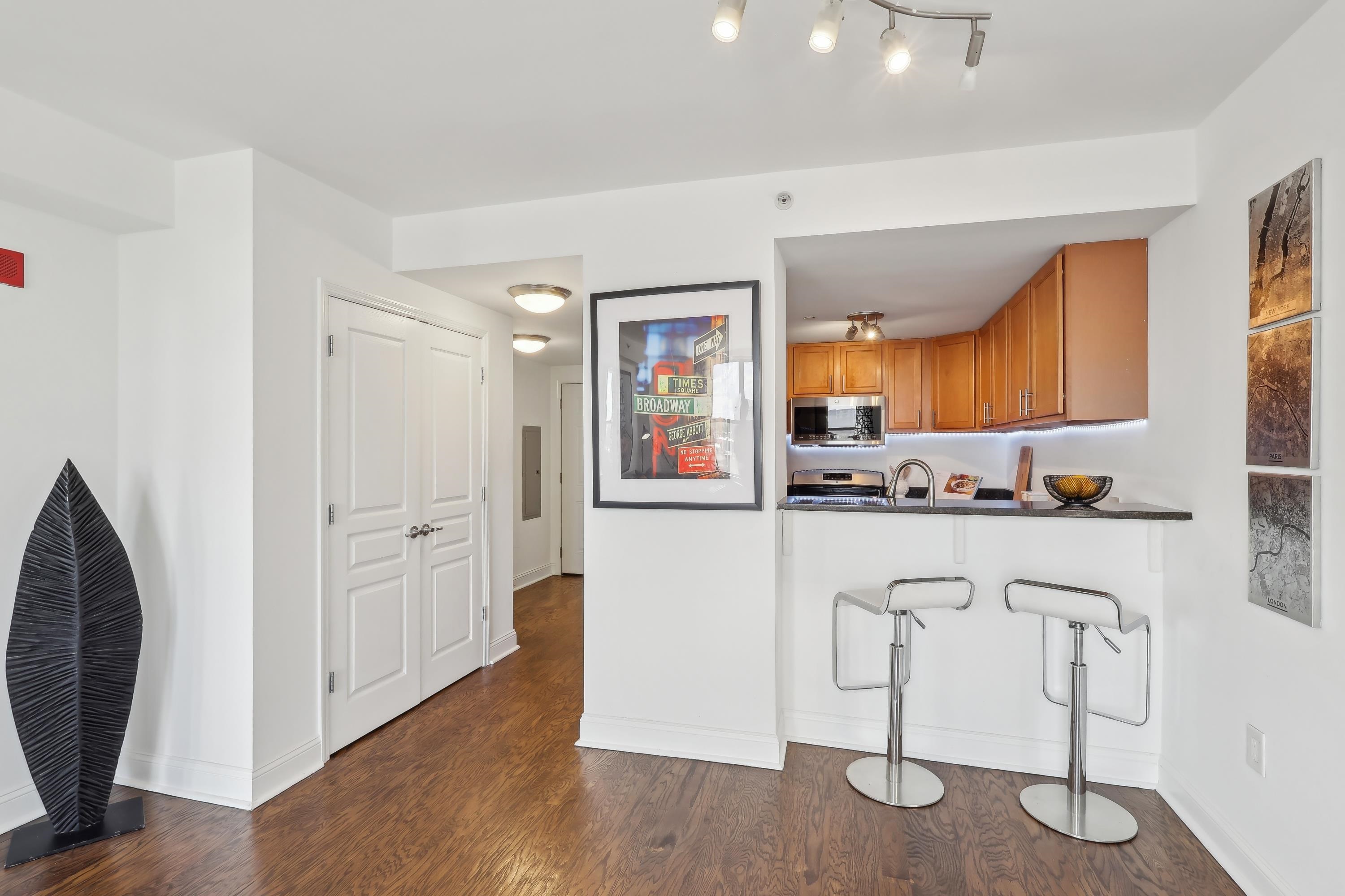 4301 PARK AVE Unit: 8B