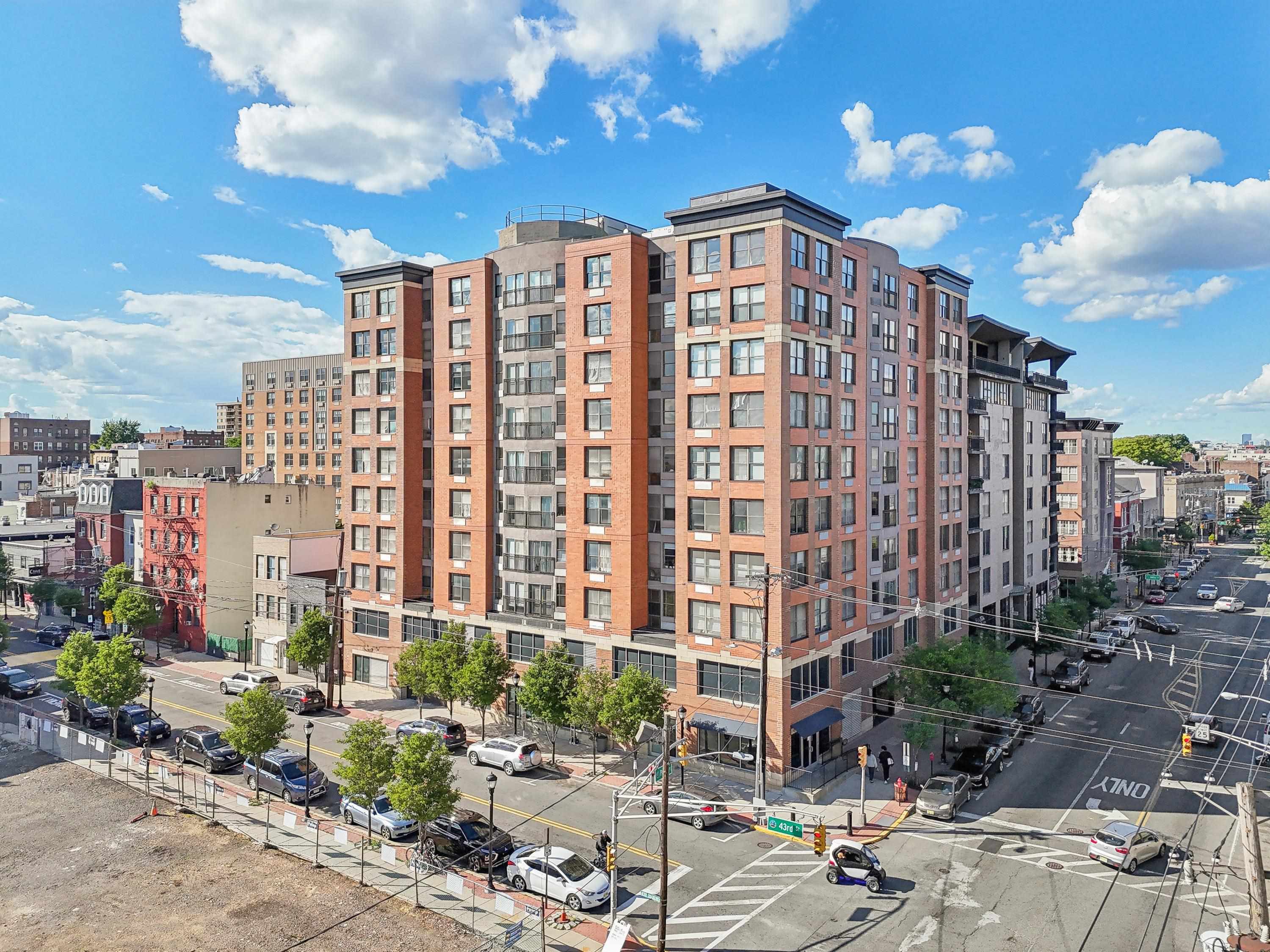 4301 PARK AVE Unit: 8B