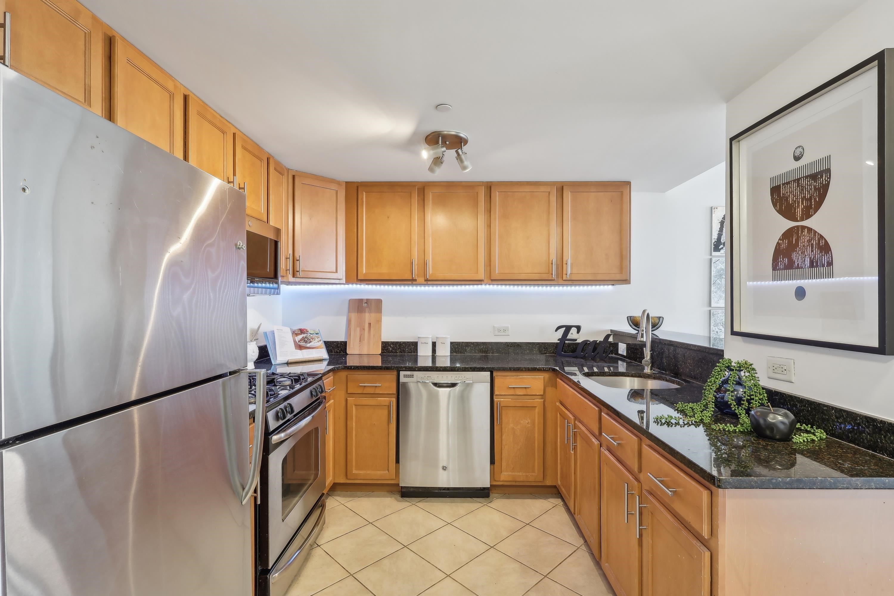 4301 PARK AVE Unit: 8B