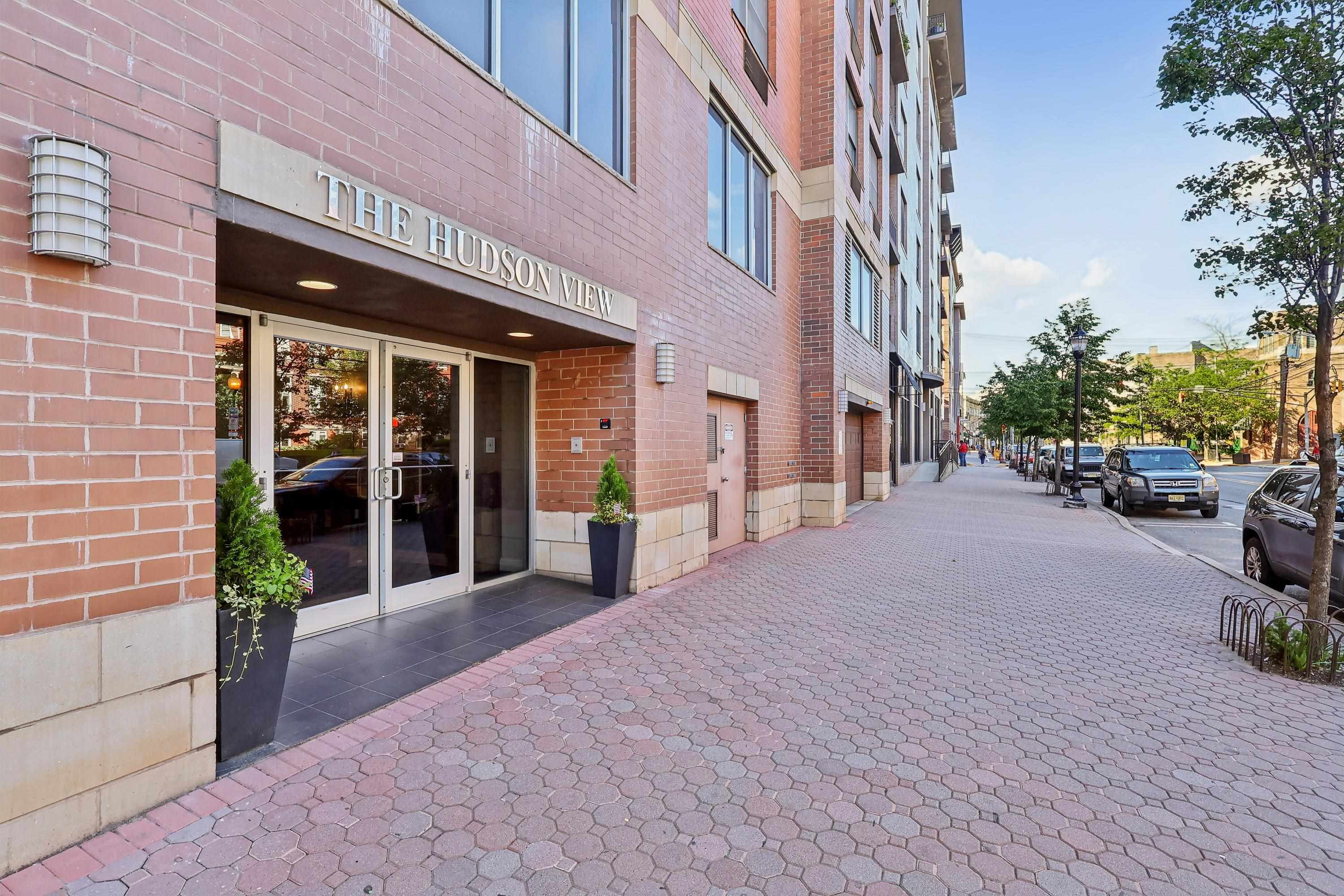 4301 PARK AVE Unit: 8B