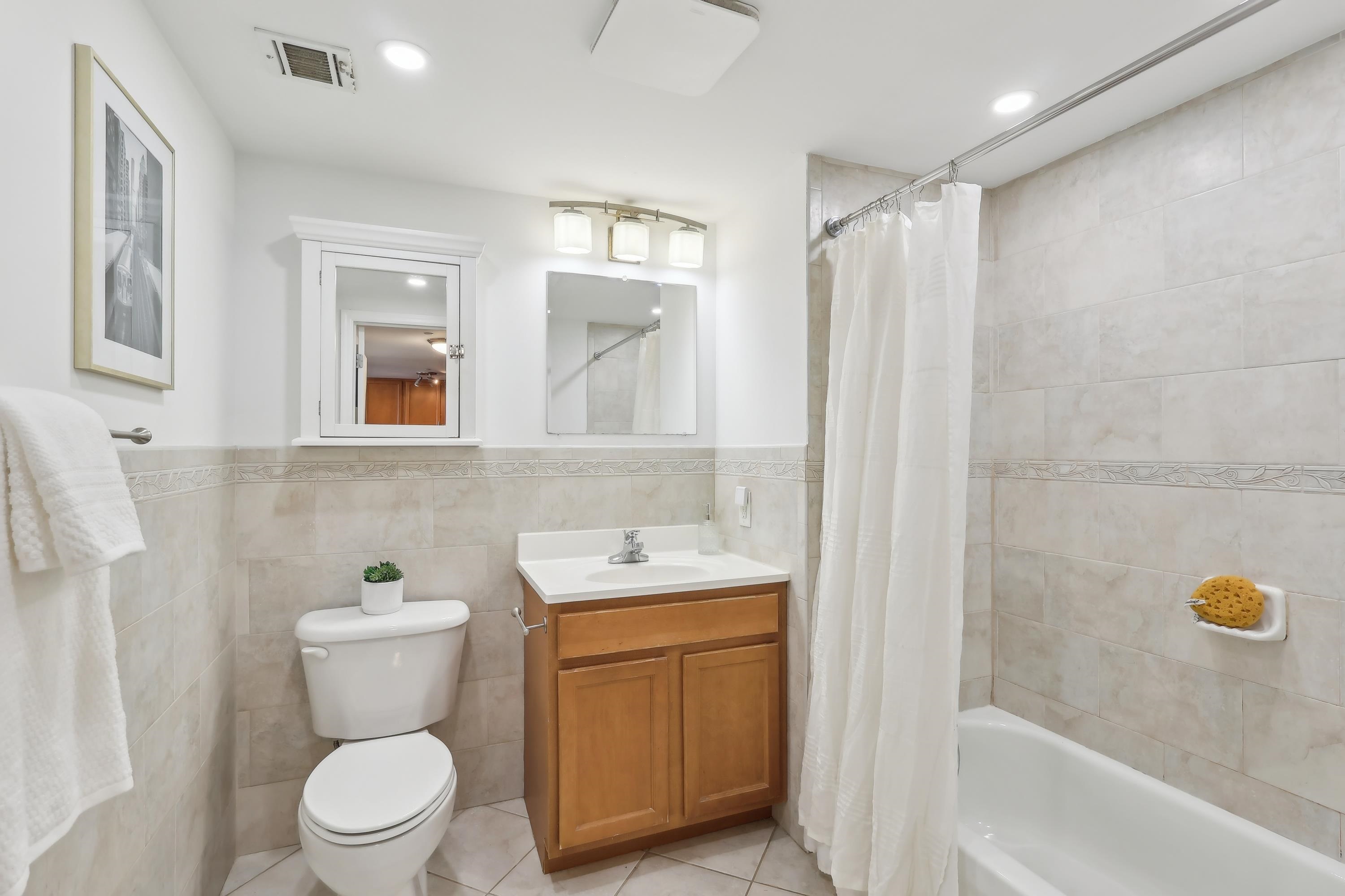 4301 PARK AVE Unit: 8B