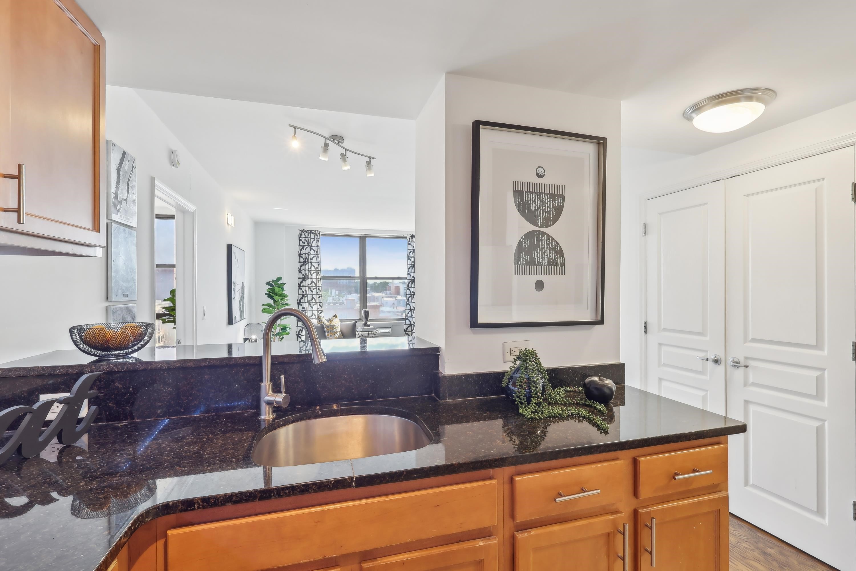 4301 PARK AVE Unit: 8B
