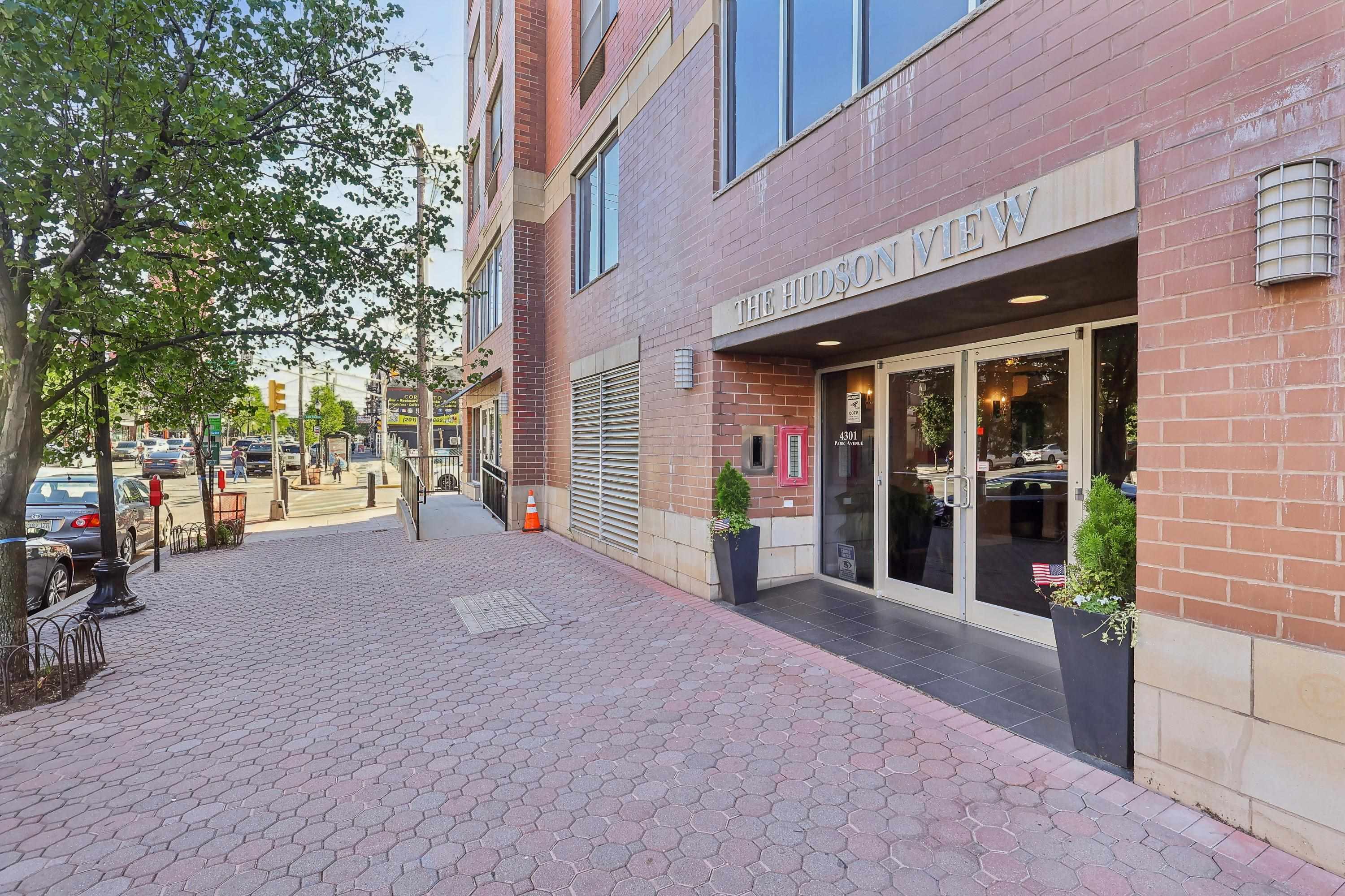 4301 PARK AVE Unit: 8B