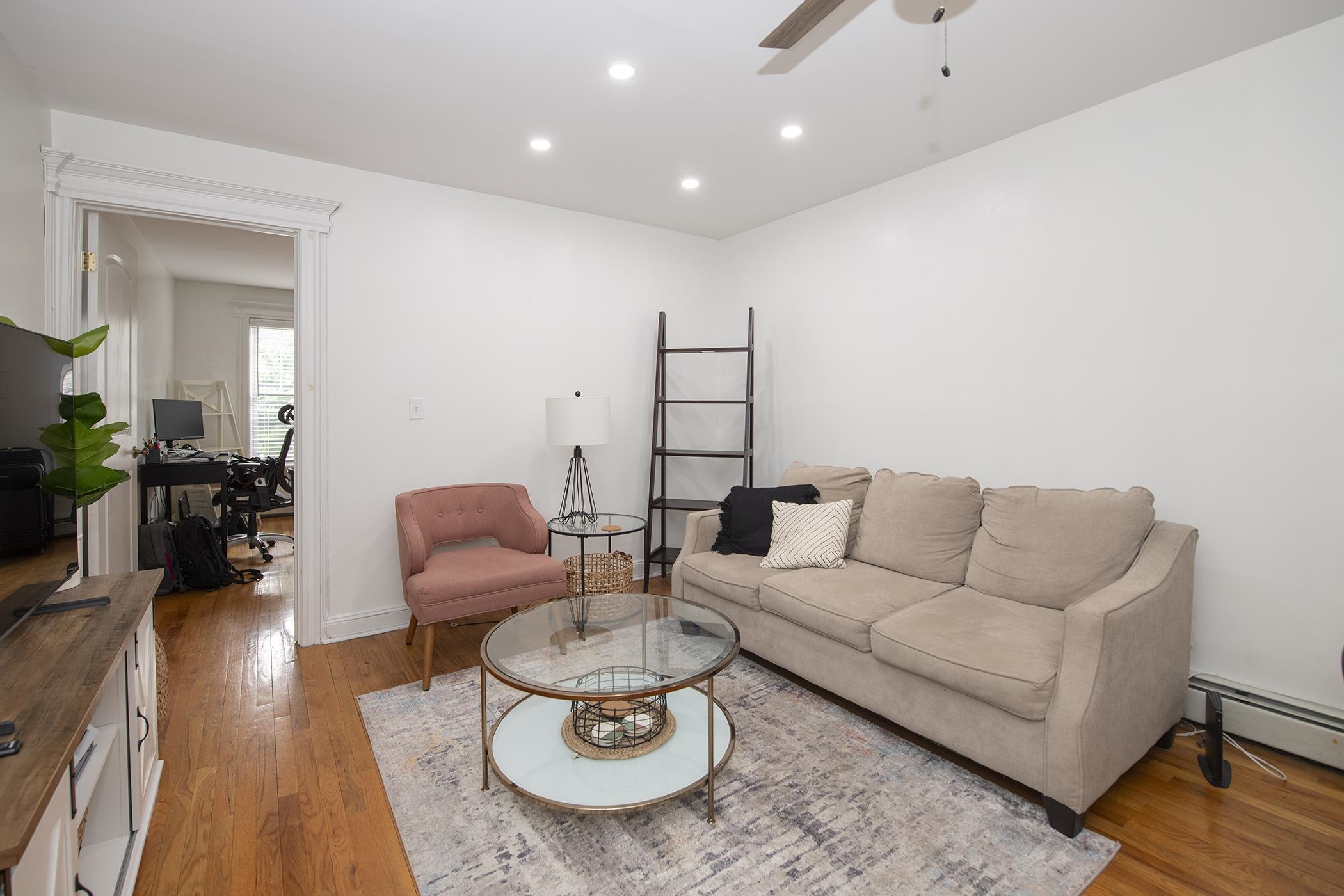 345 7TH ST Unit: 2R