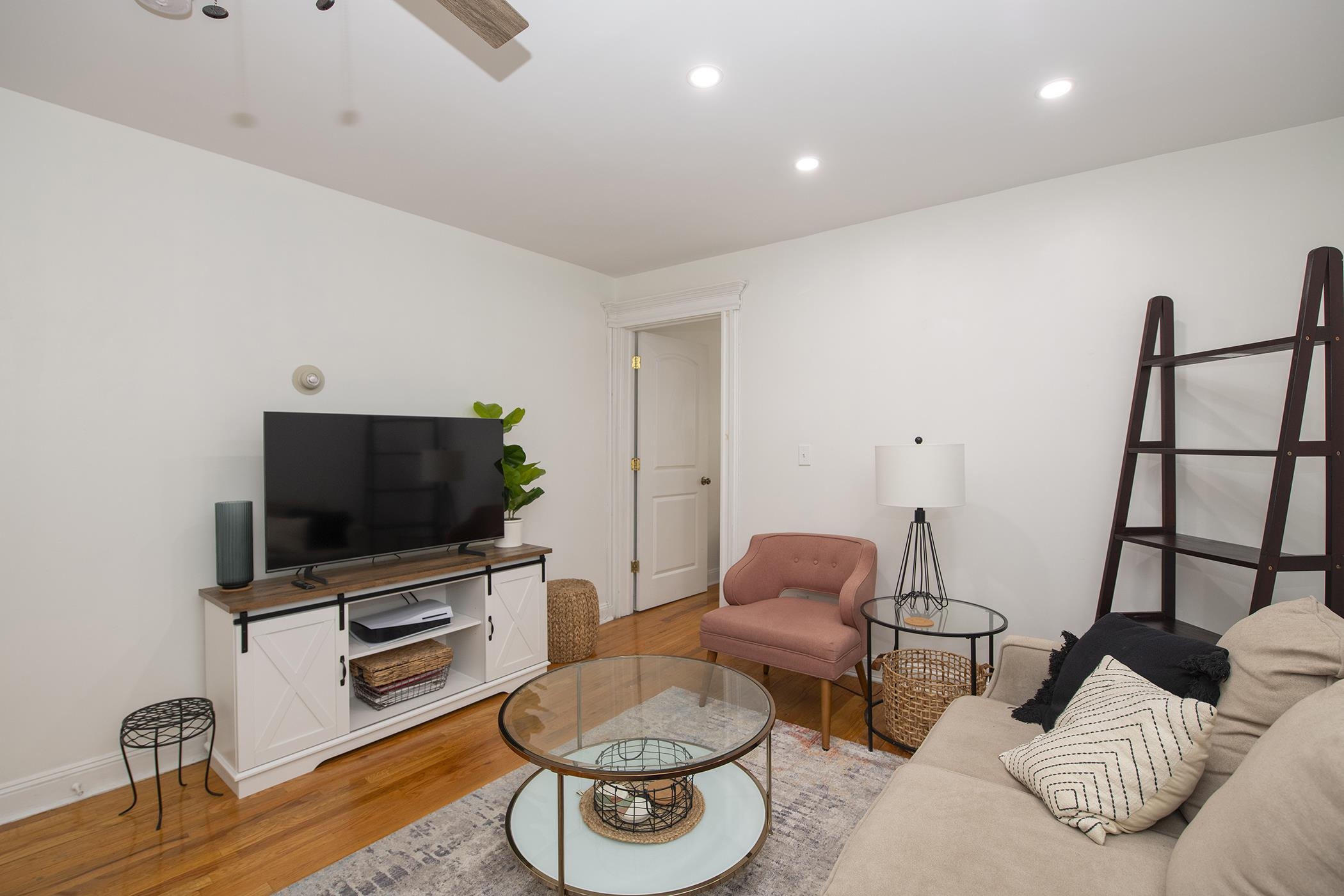 345 7TH ST Unit: 2R