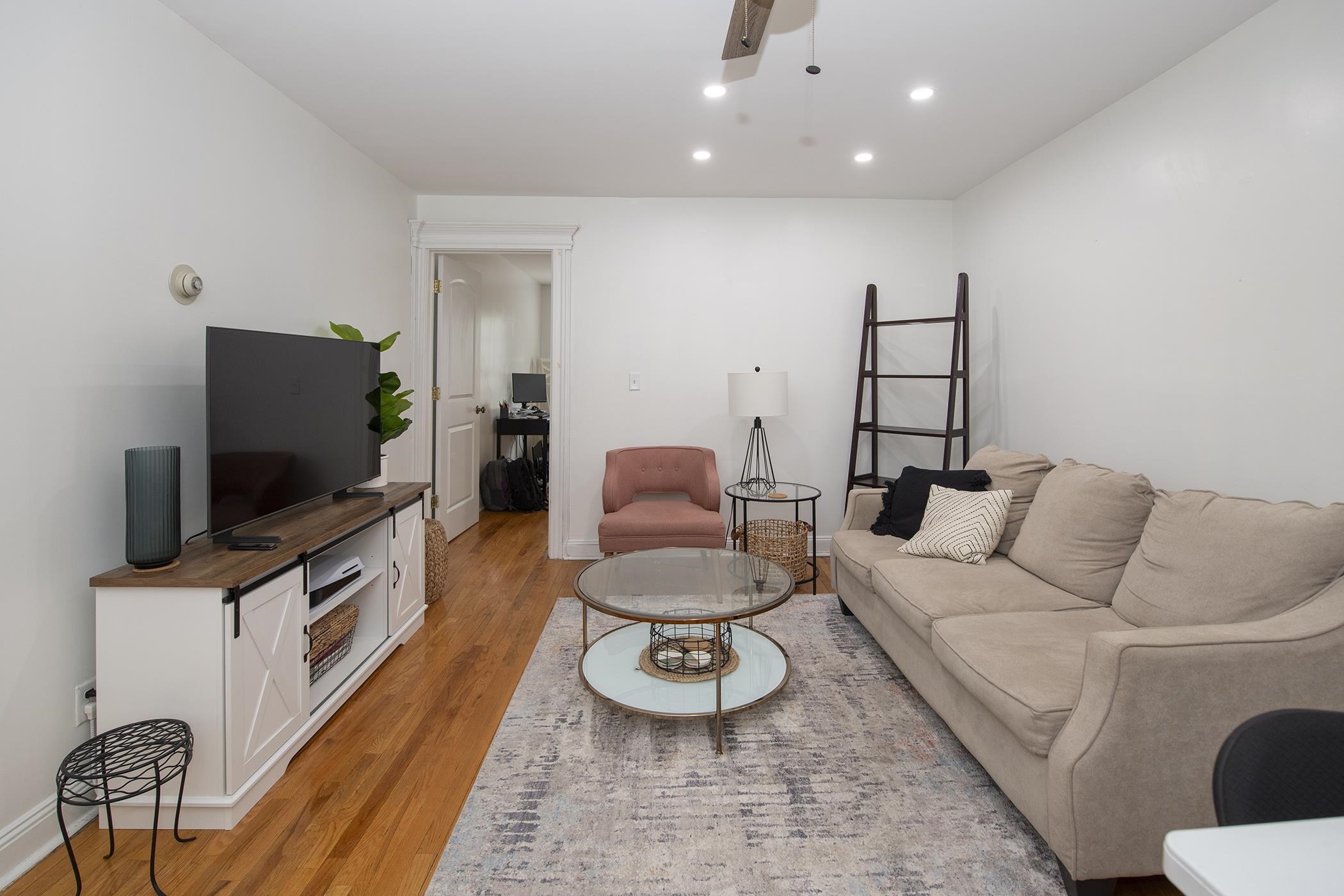 345 7TH ST Unit: 2R