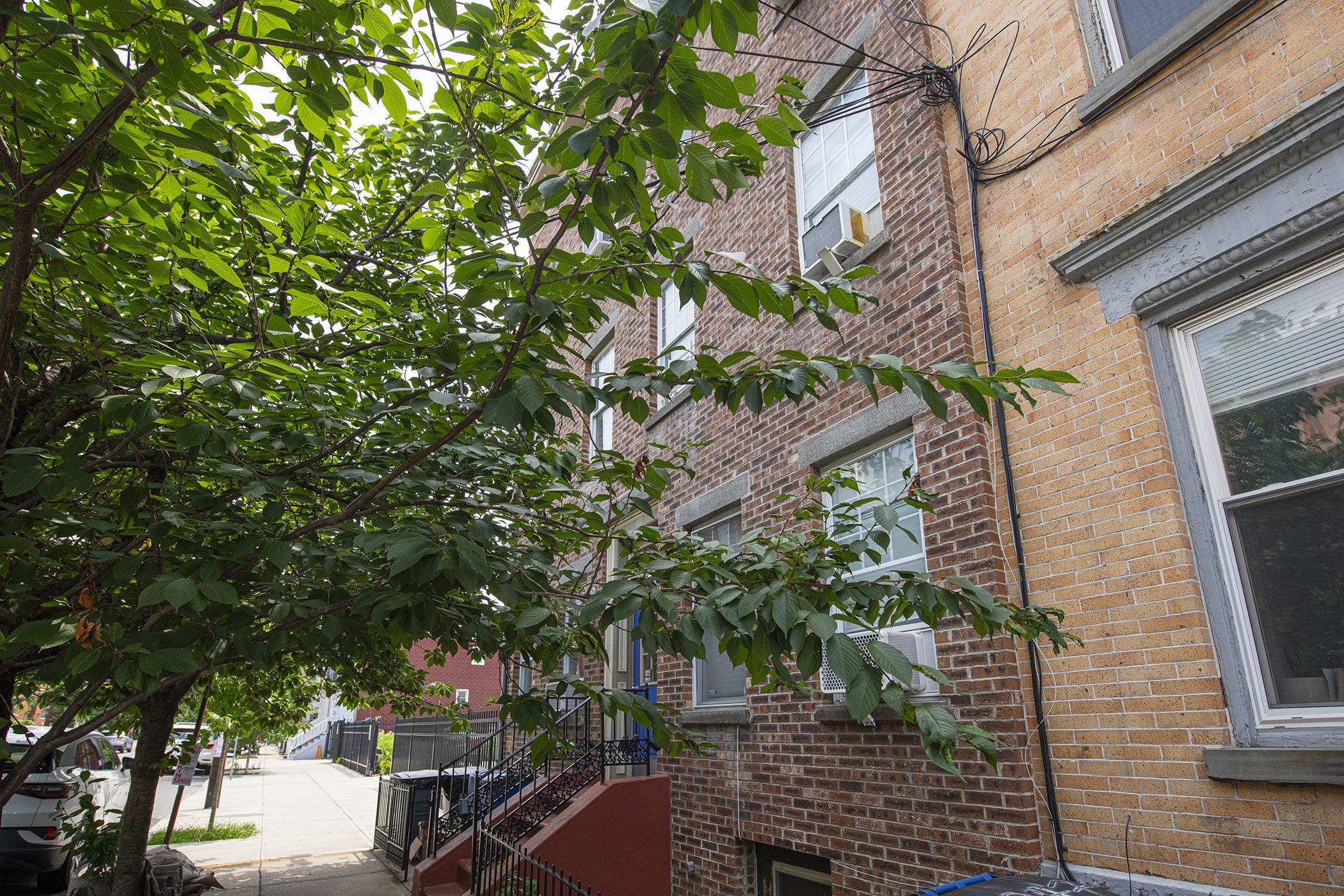 345 7TH ST Unit: 2R