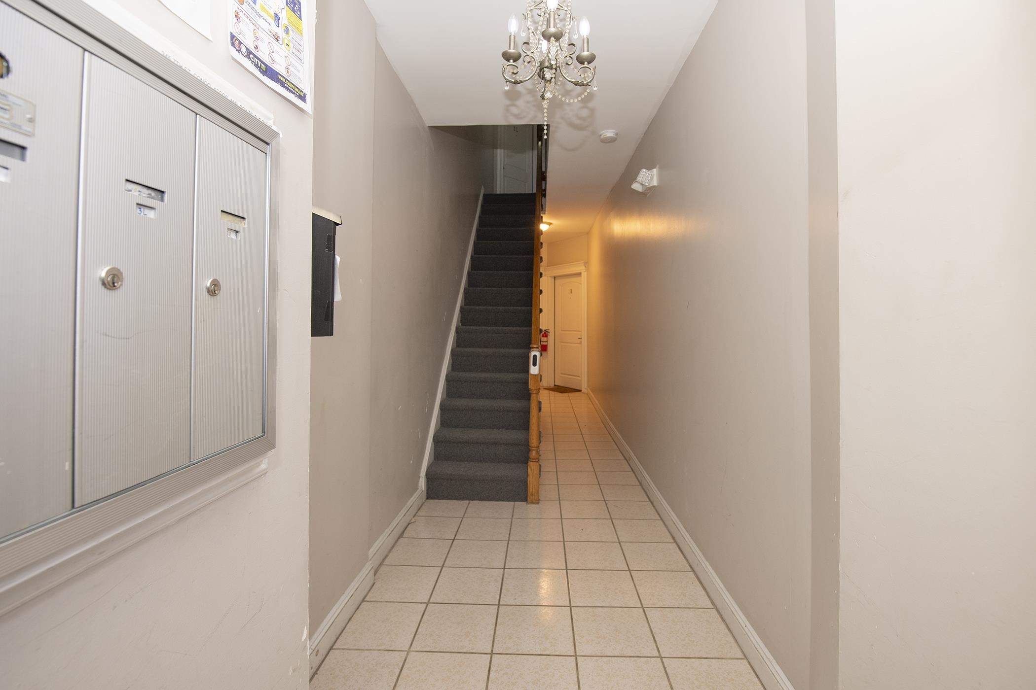 345 7TH ST Unit: 2R