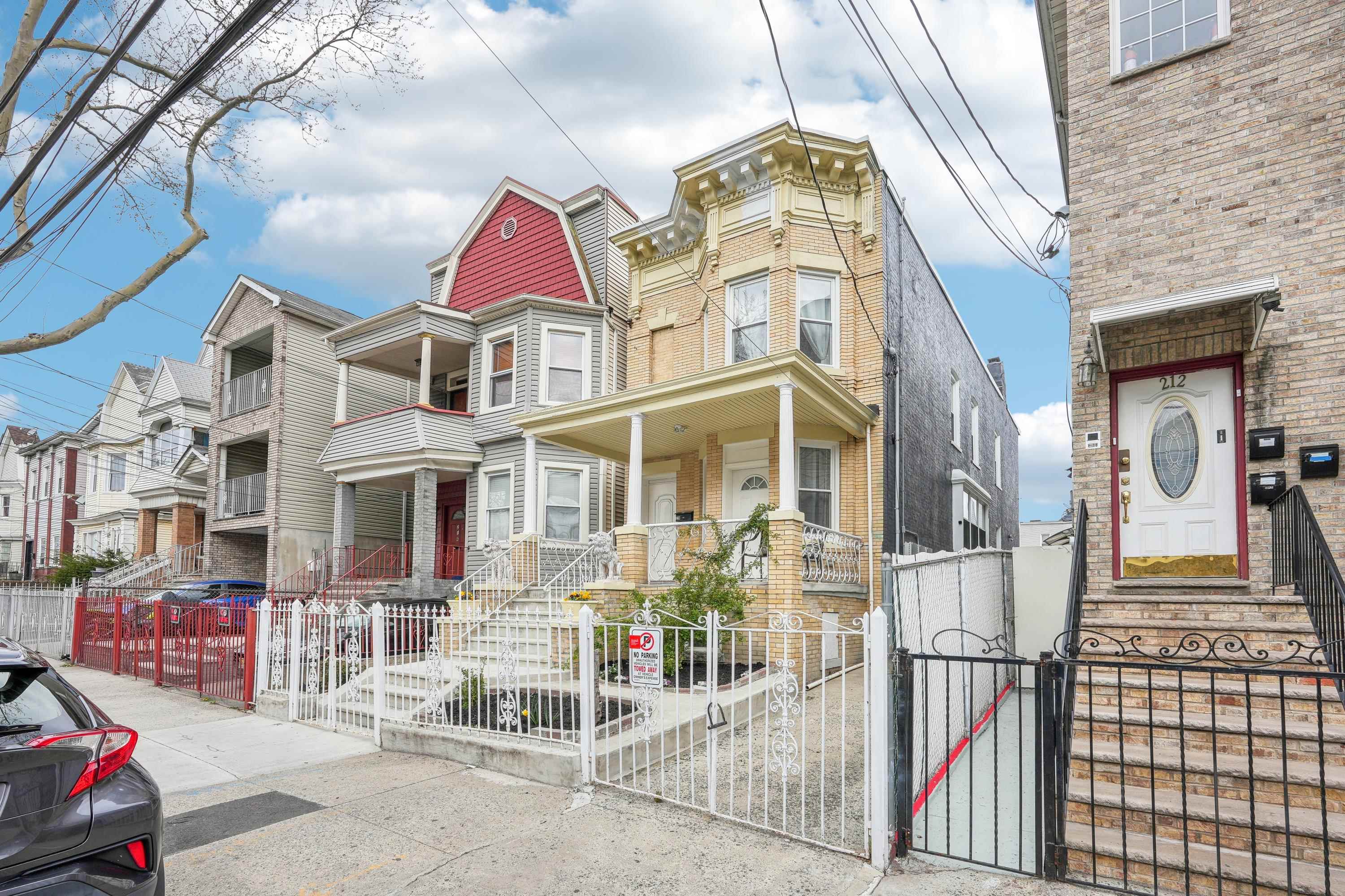 214 WEGMAN PARKWAY Unit: 1