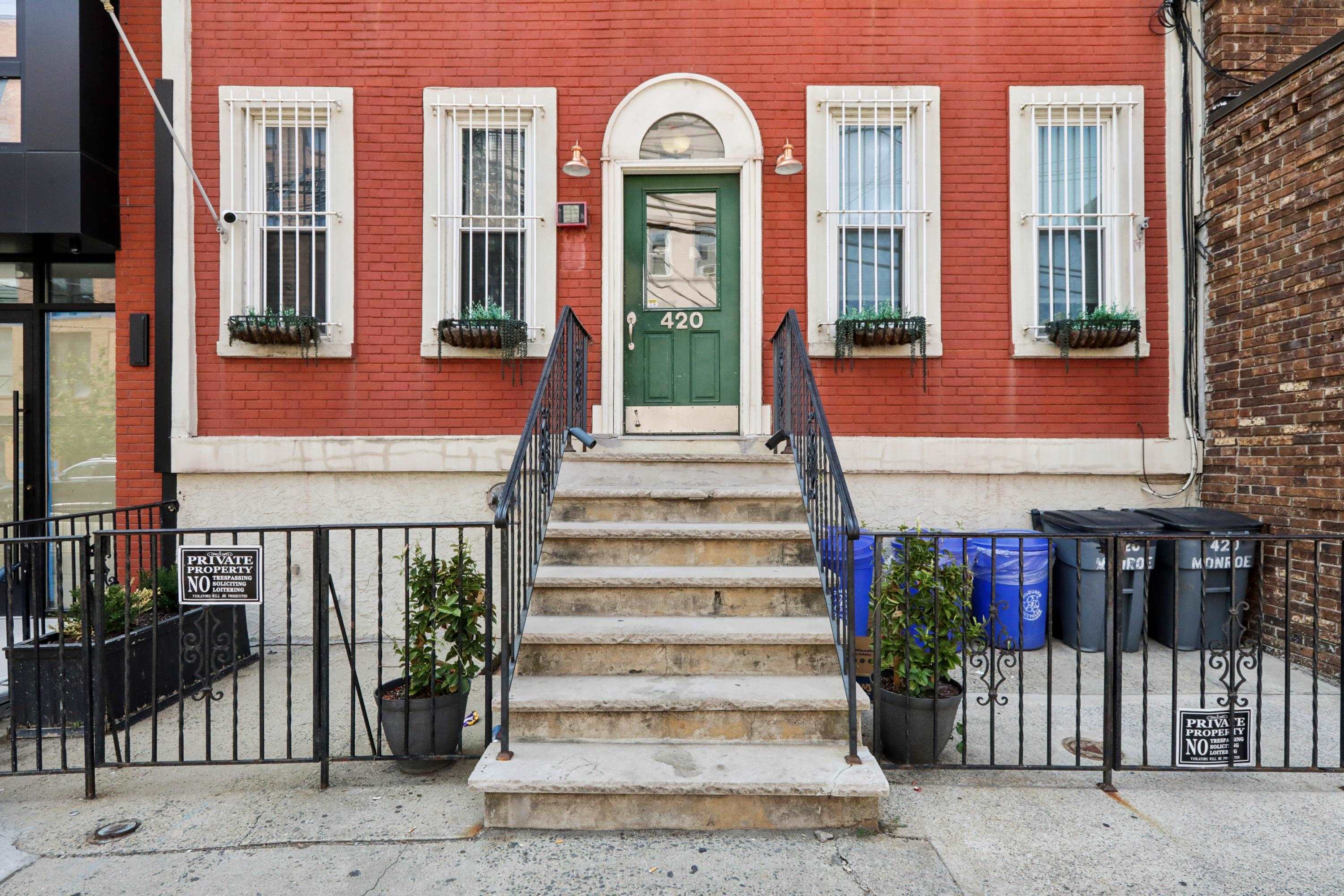 420 MONROE ST Unit: 4L