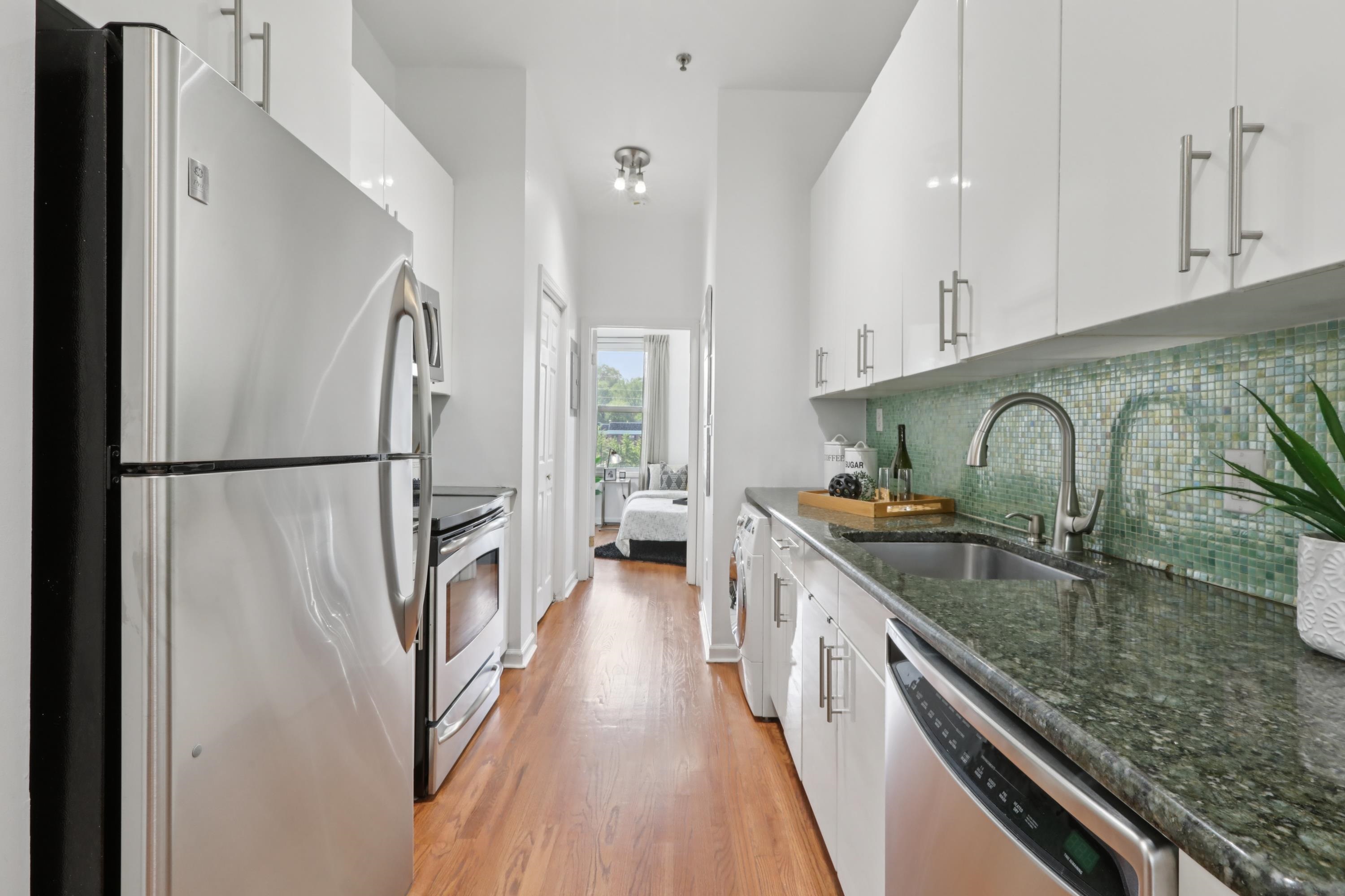 420 MONROE ST Unit: 4L