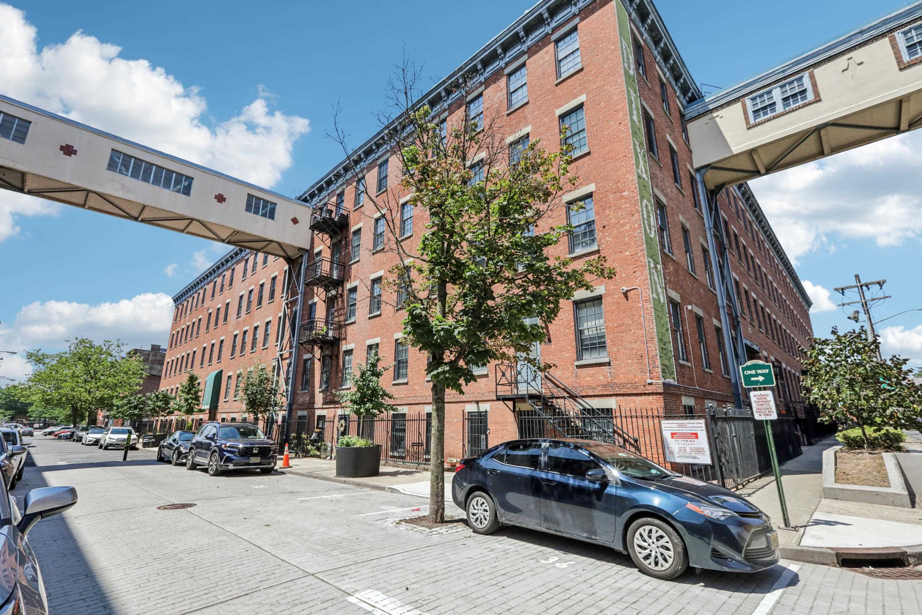 186 WAYNE ST Unit: 106D