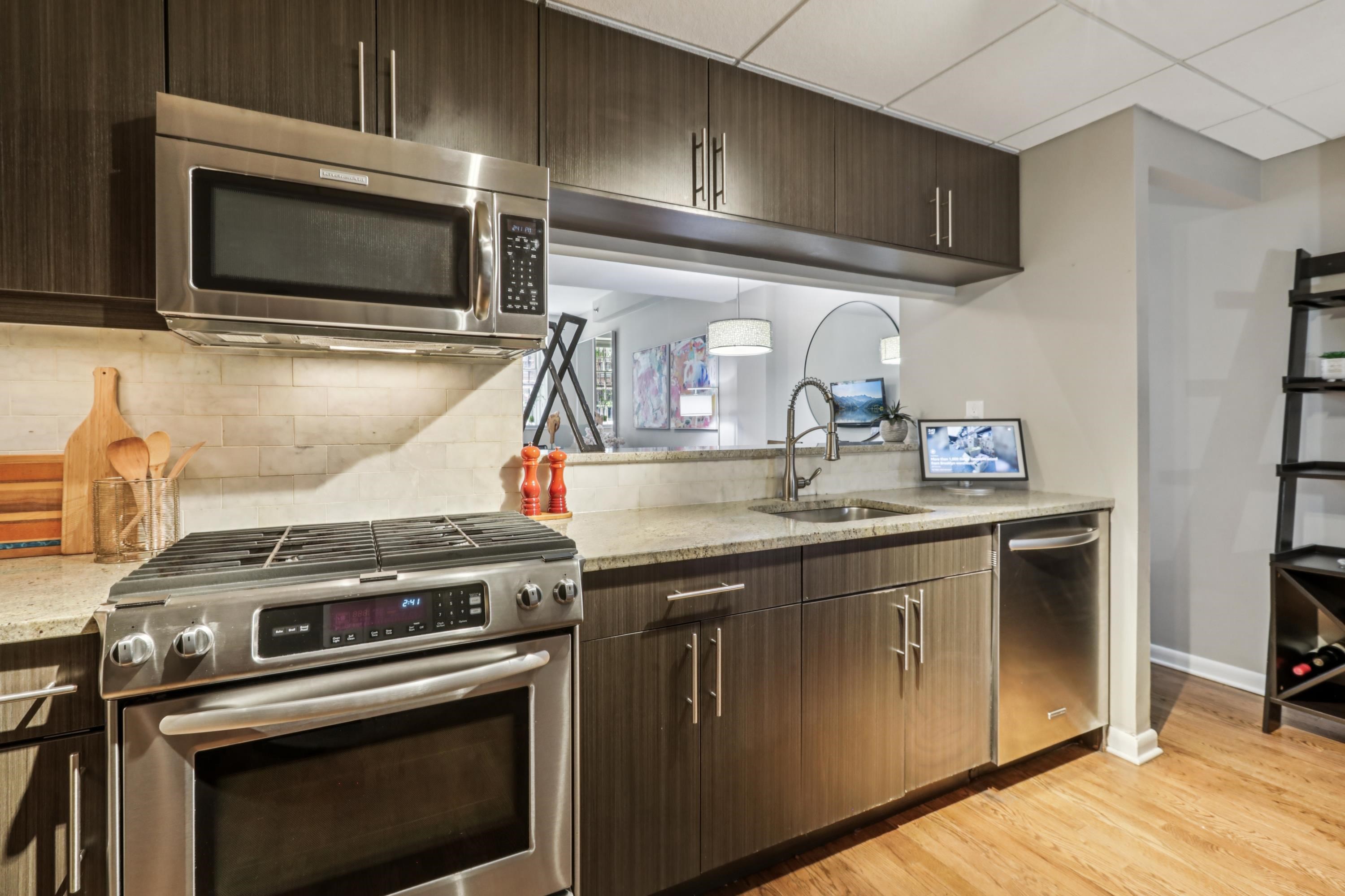 186 WAYNE ST Unit: 106D