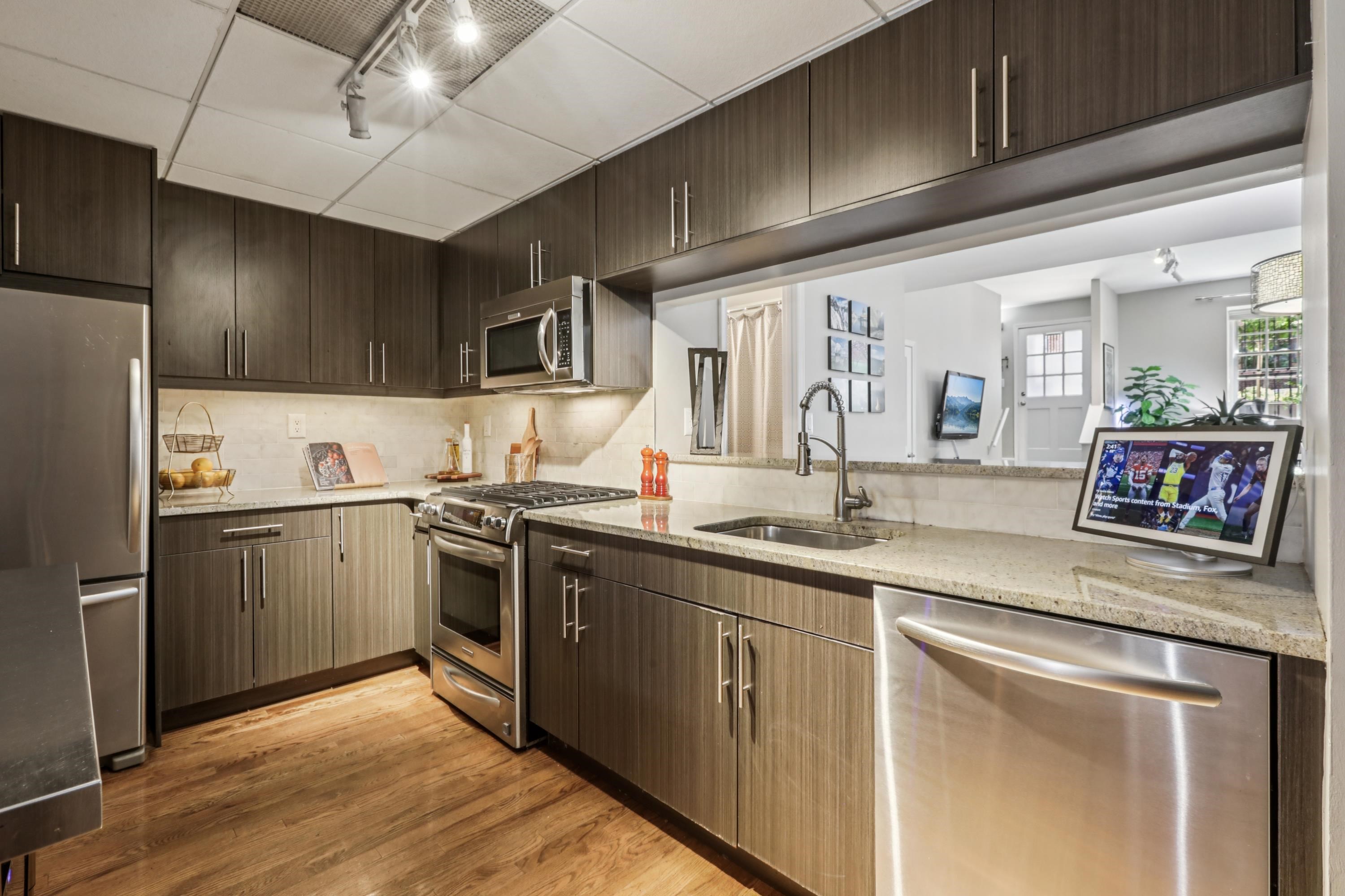 186 WAYNE ST Unit: 106D