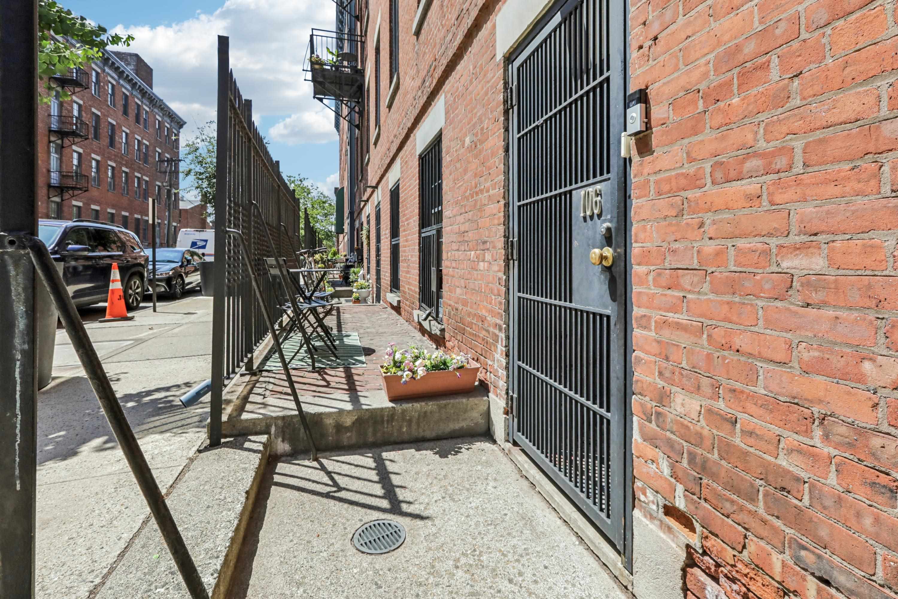 186 WAYNE ST Unit: 106D