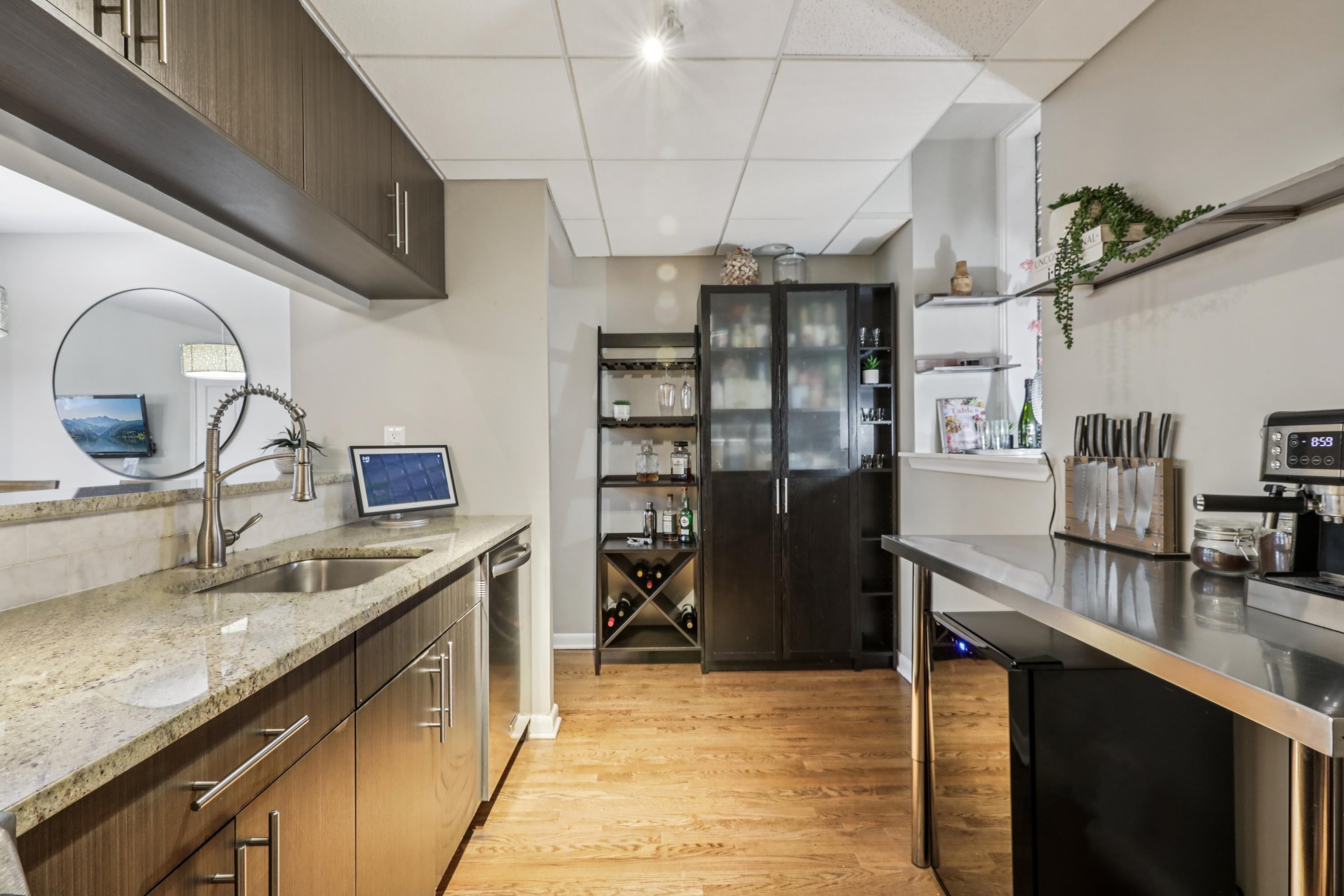 186 WAYNE ST Unit: 106D