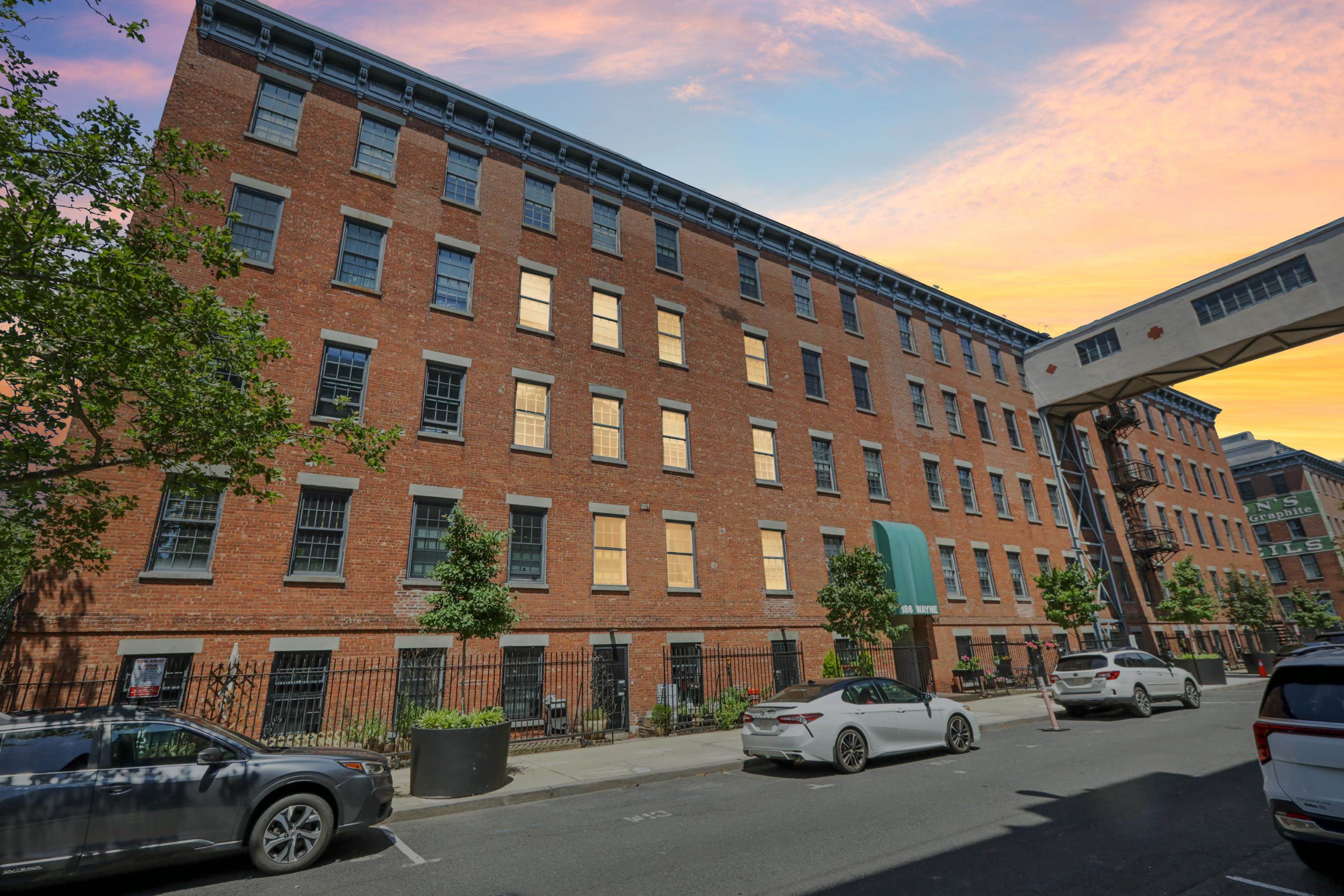 186 WAYNE ST Unit: 106D