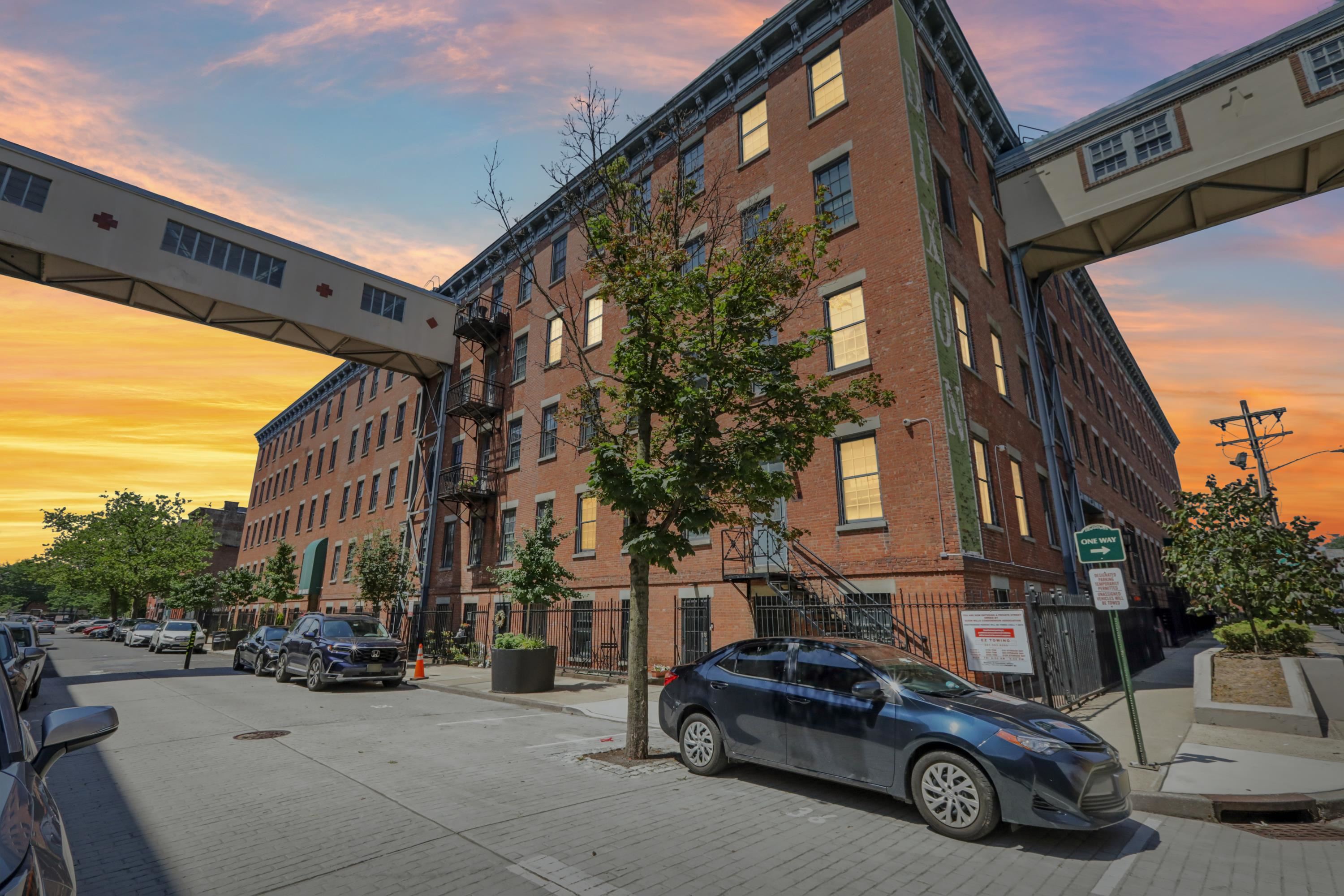 186 WAYNE ST Unit: 106D