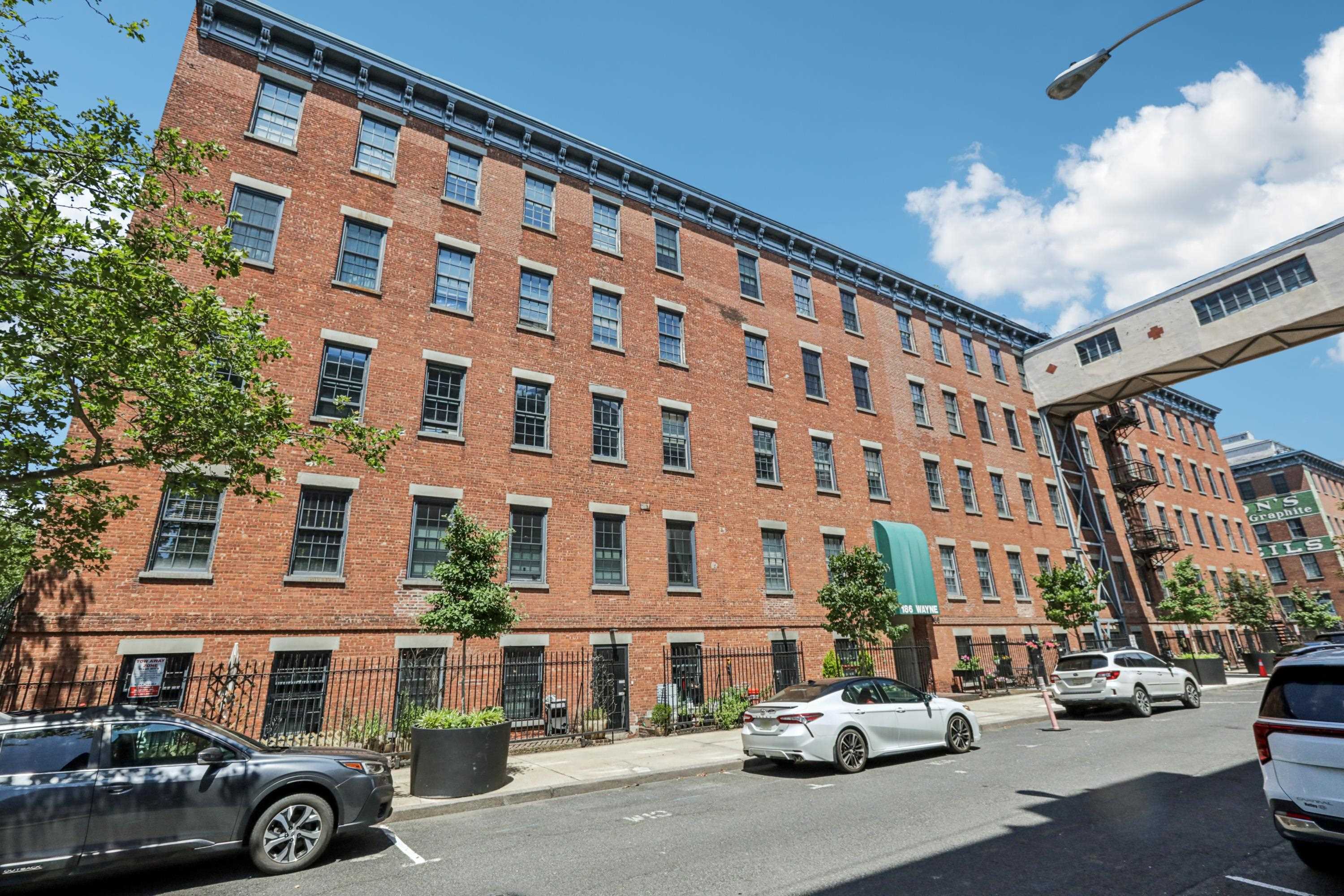 186 WAYNE ST Unit: 106D