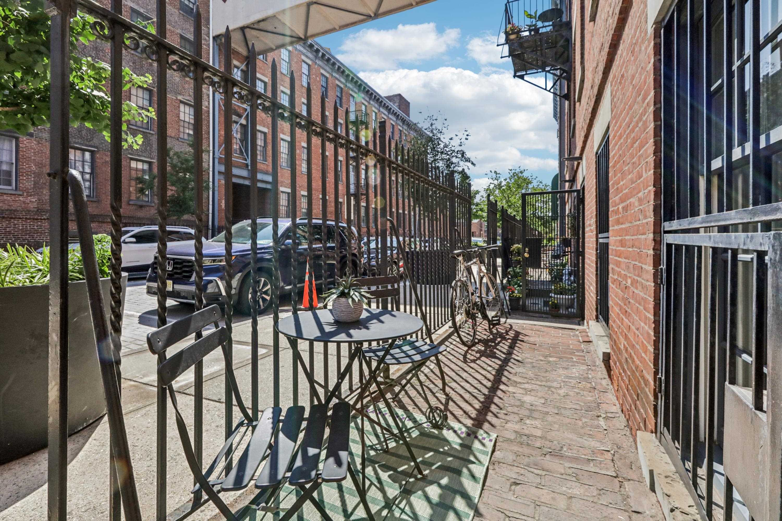 186 WAYNE ST Unit: 106D