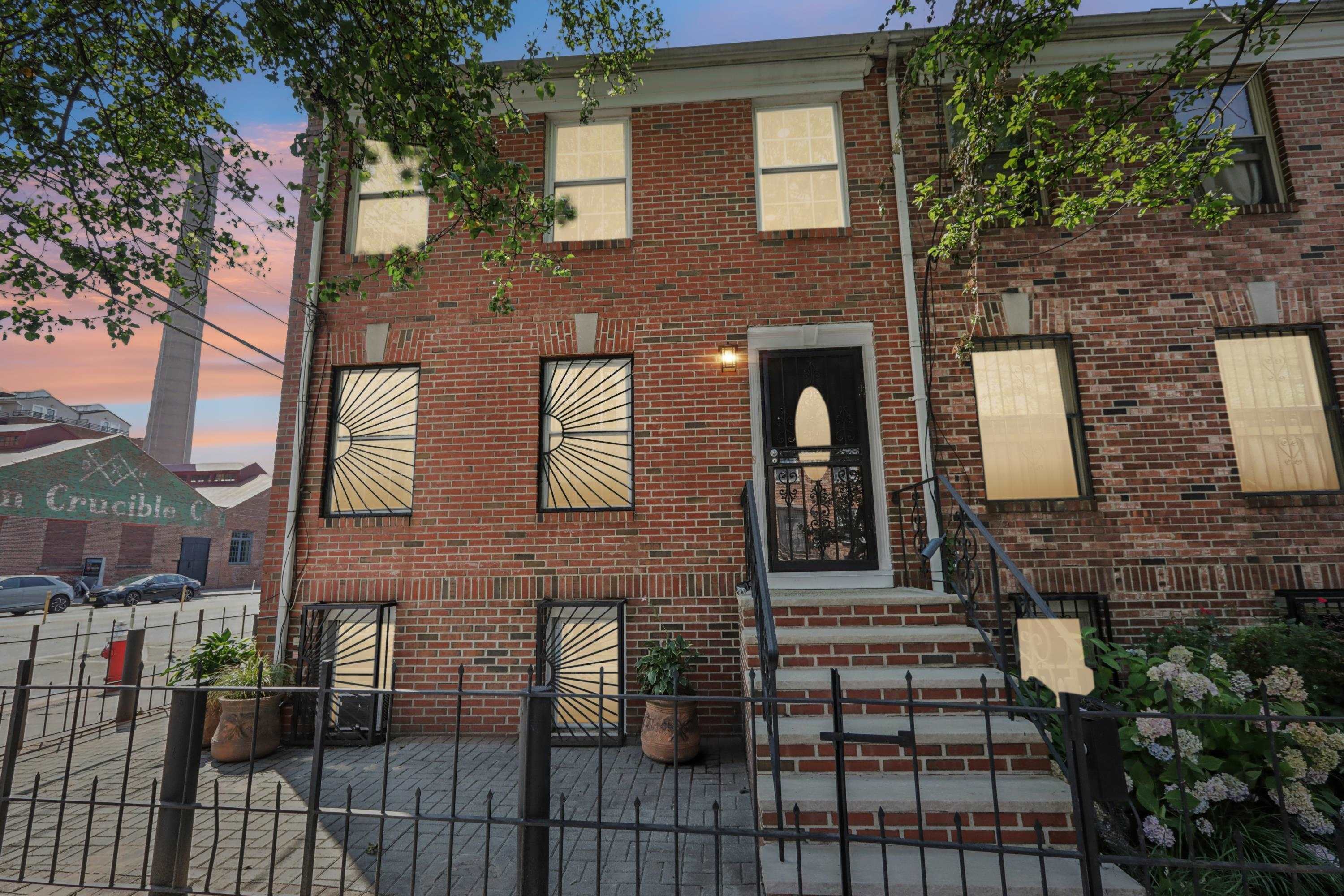 361 MONMOUTH ST