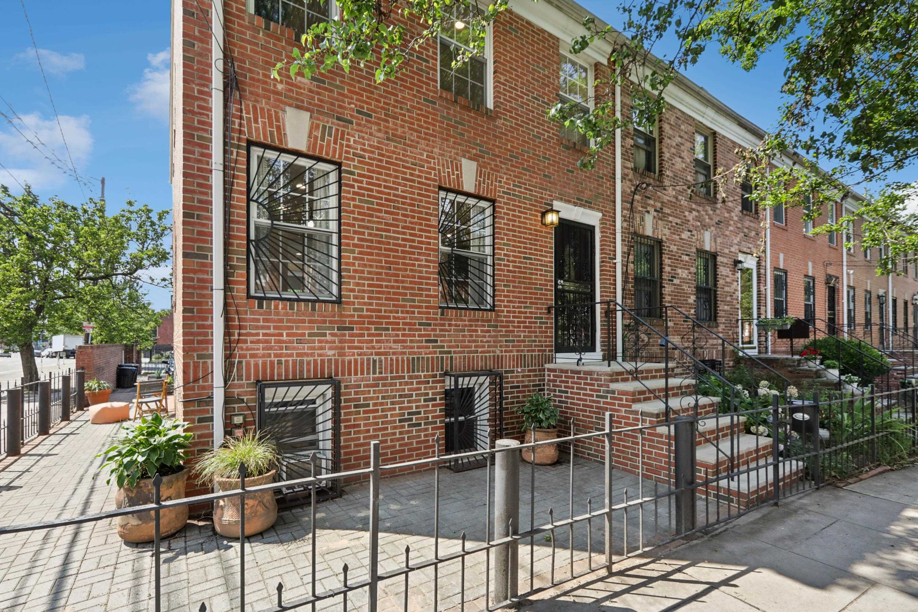 361 MONMOUTH ST