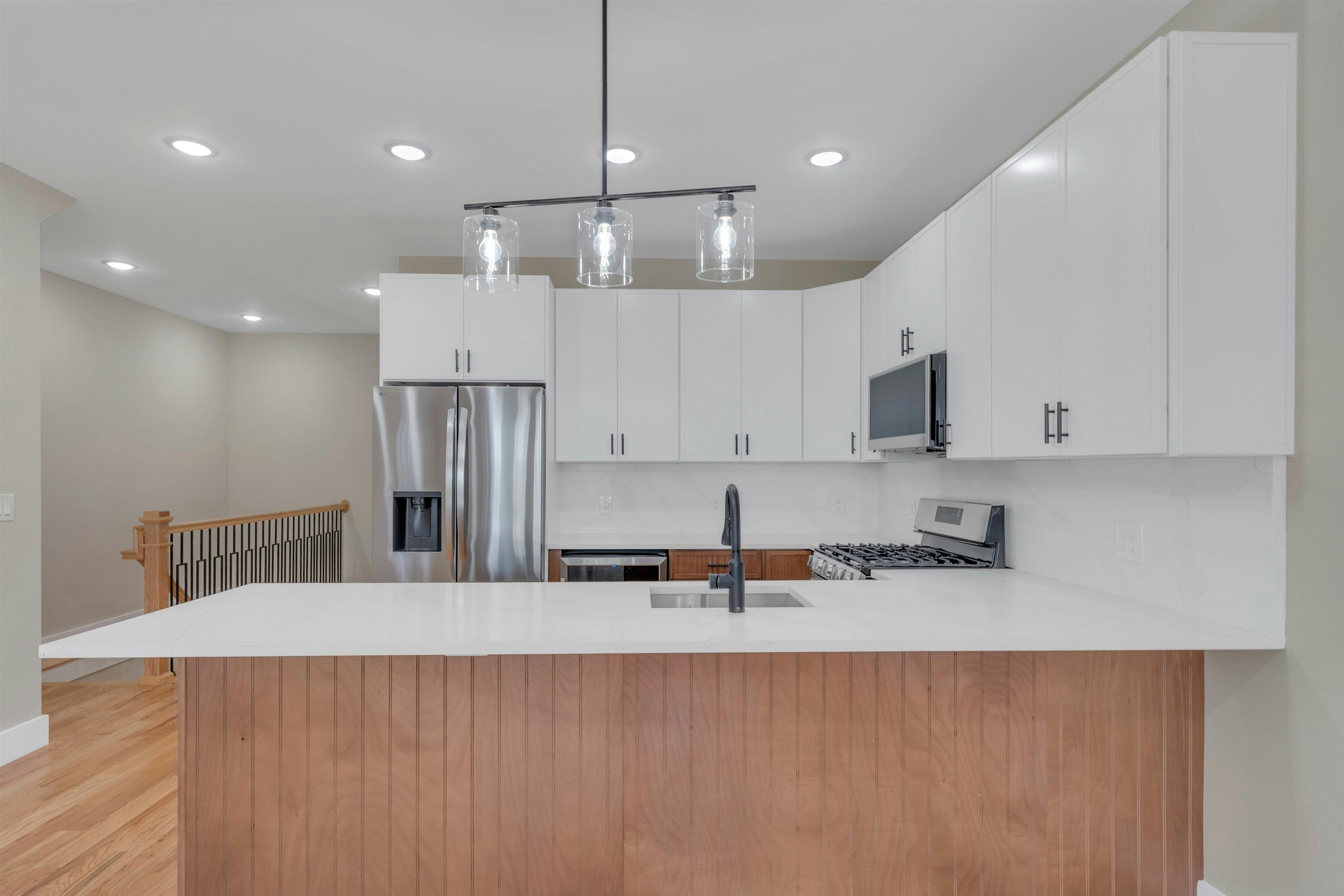 275 PEARSALL AVE Unit: 2