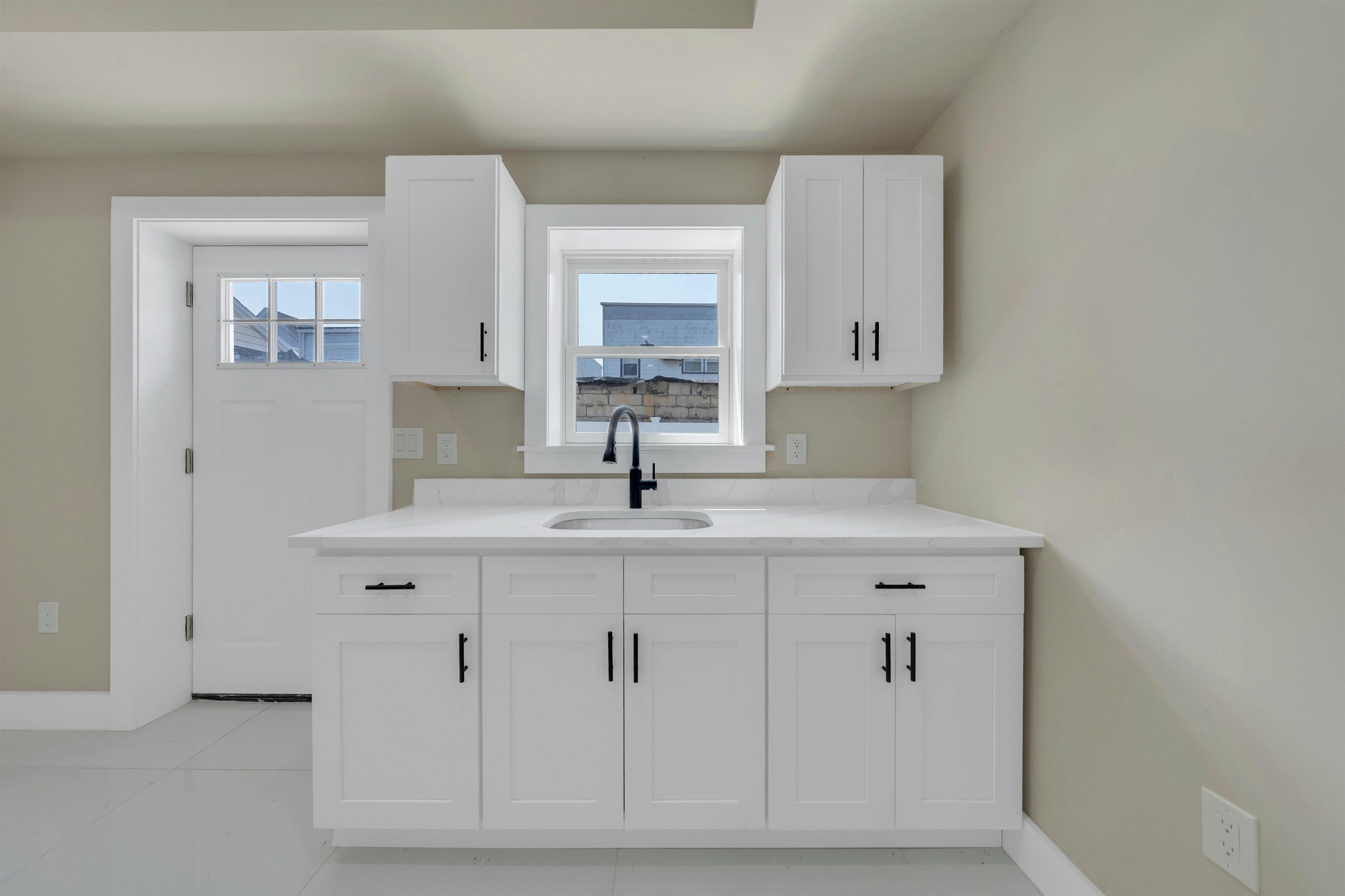 275 PEARSALL AVE Unit: 1