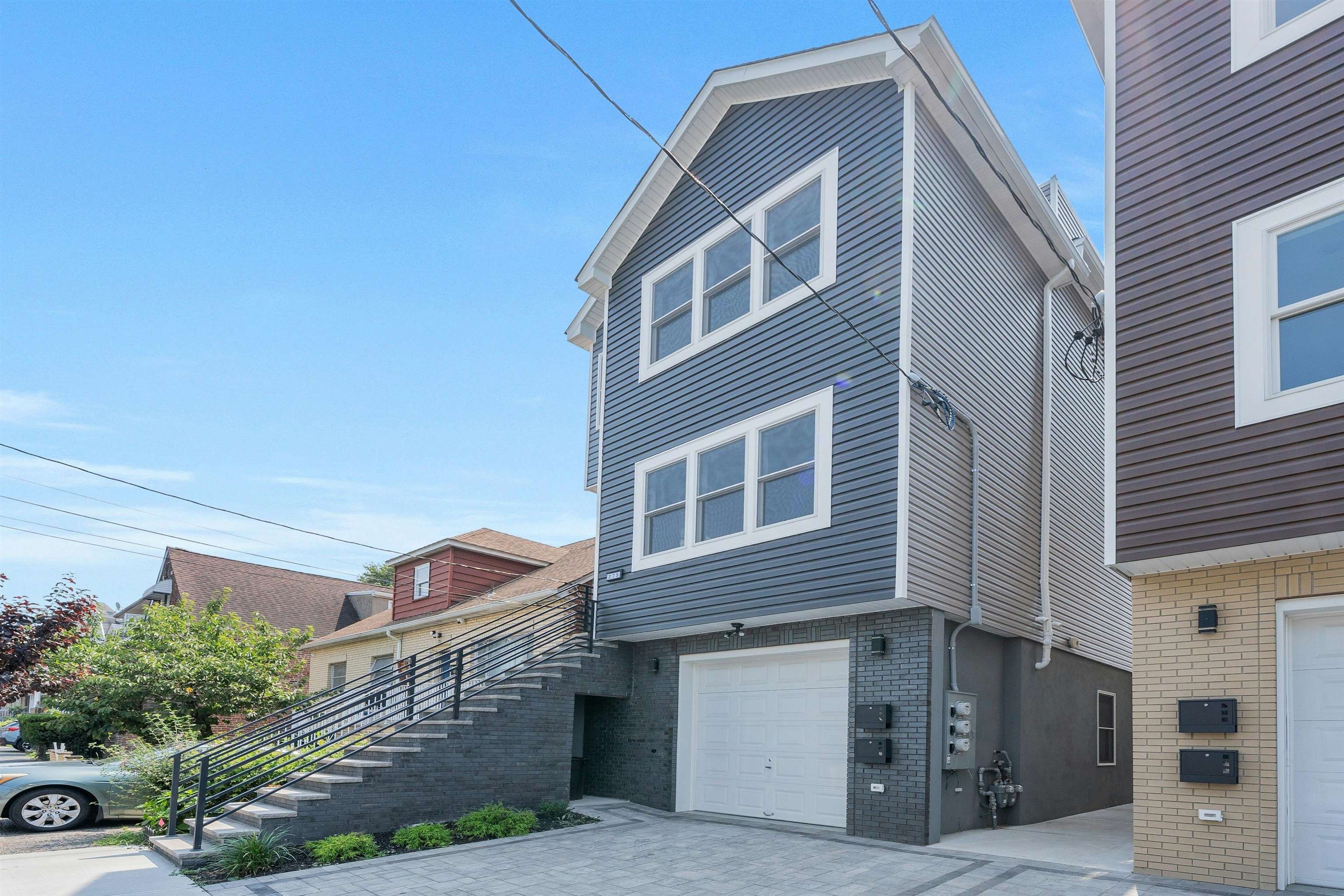 275 PEARSALL AVE Unit: 1