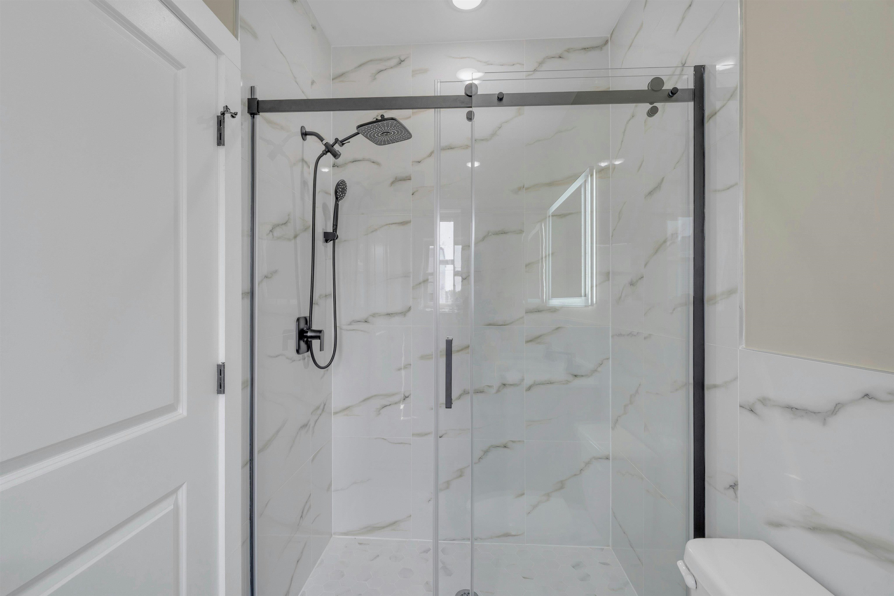 275 PEARSALL AVE Unit: 1