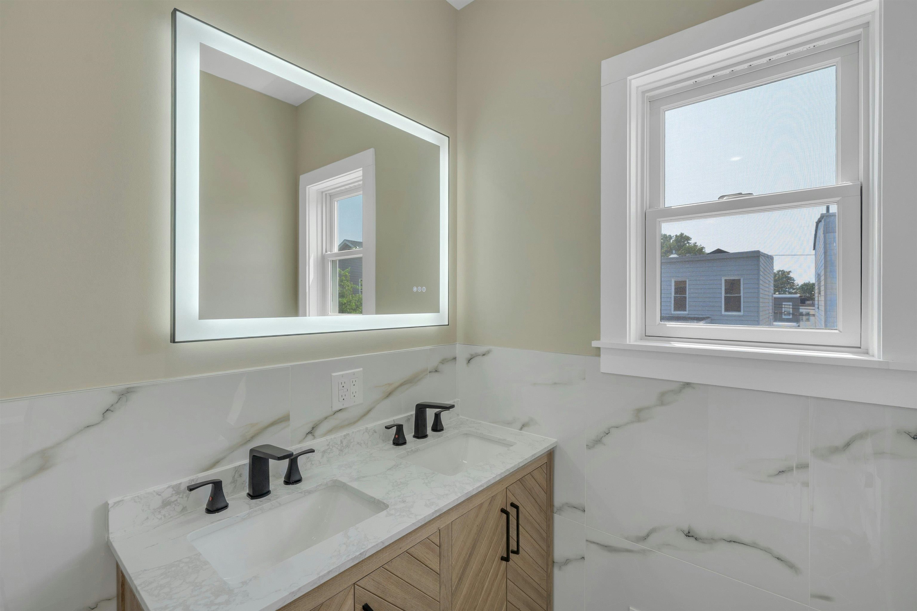 275 PEARSALL AVE Unit: 1