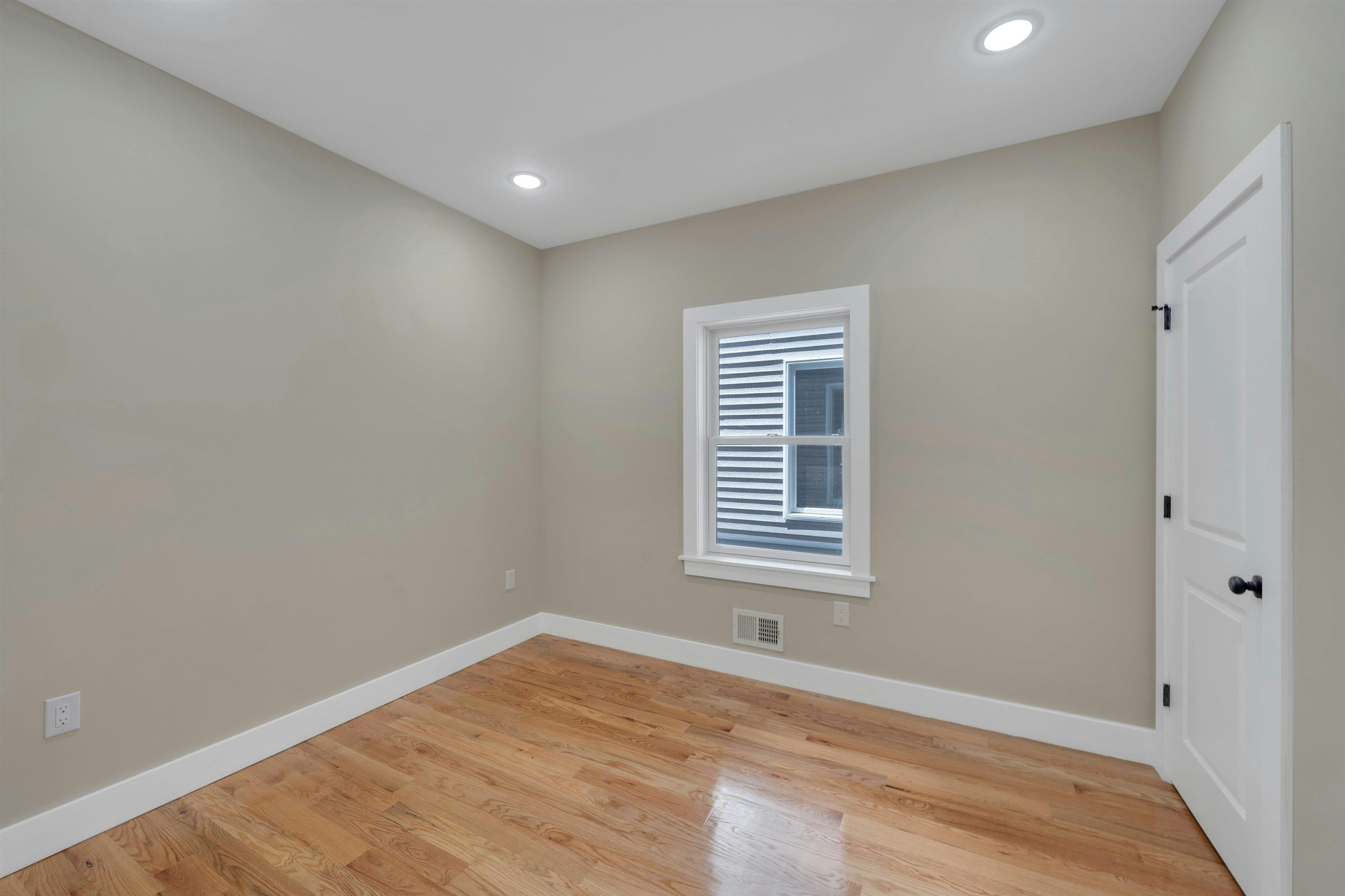 275 PEARSALL AVE Unit: 1