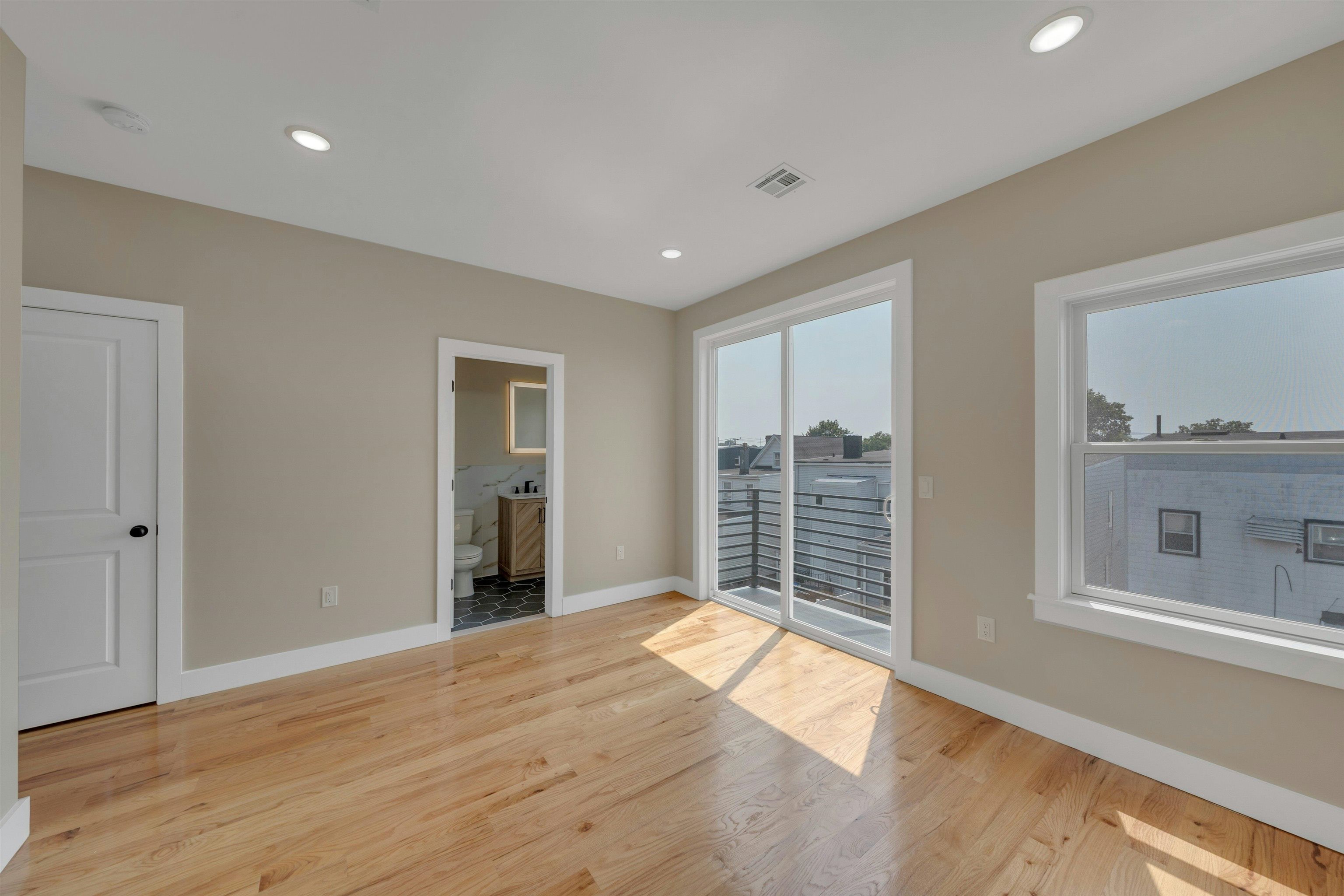 275 PEARSALL AVE Unit: 1