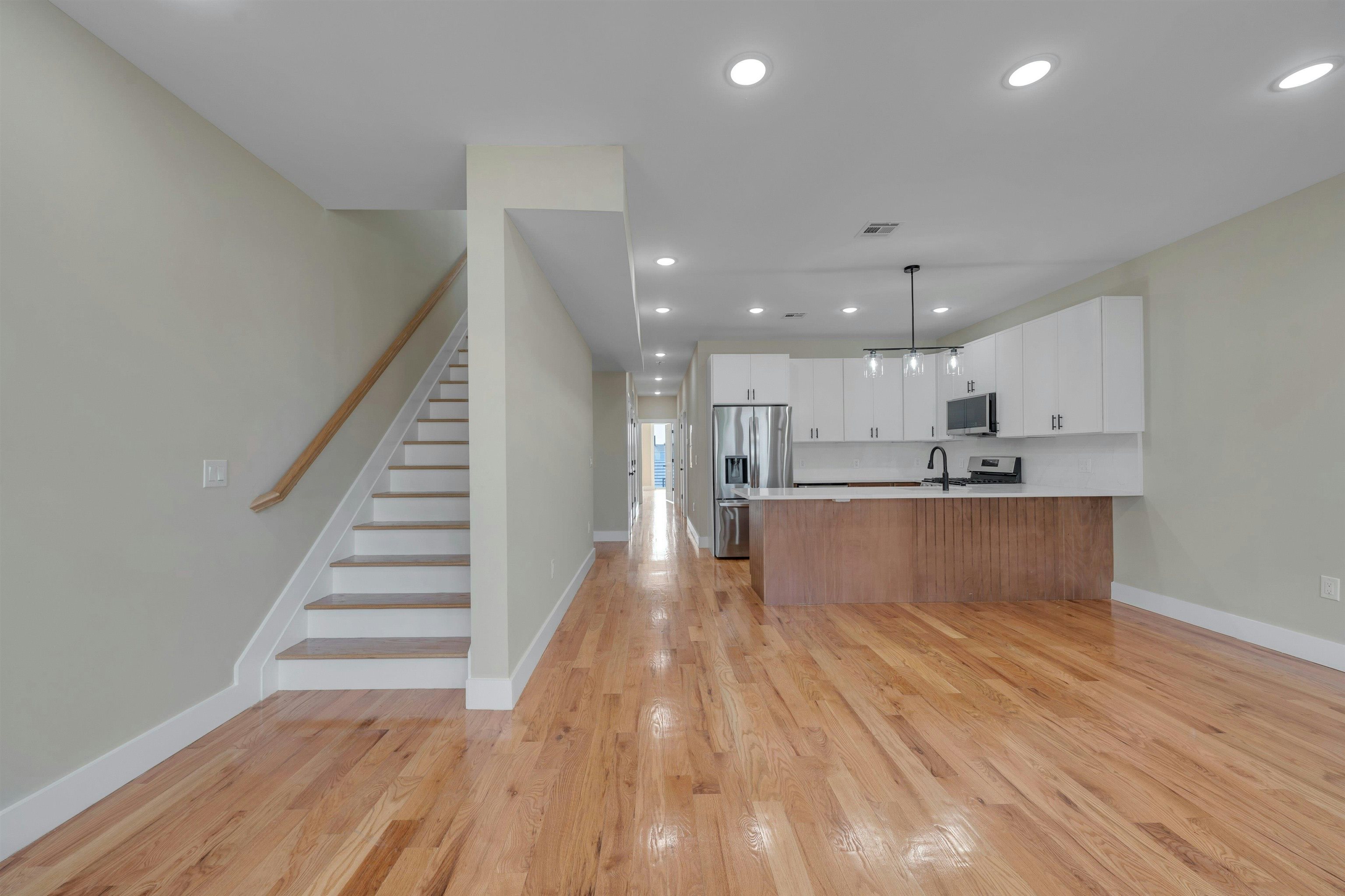275 PEARSALL AVE Unit: 1