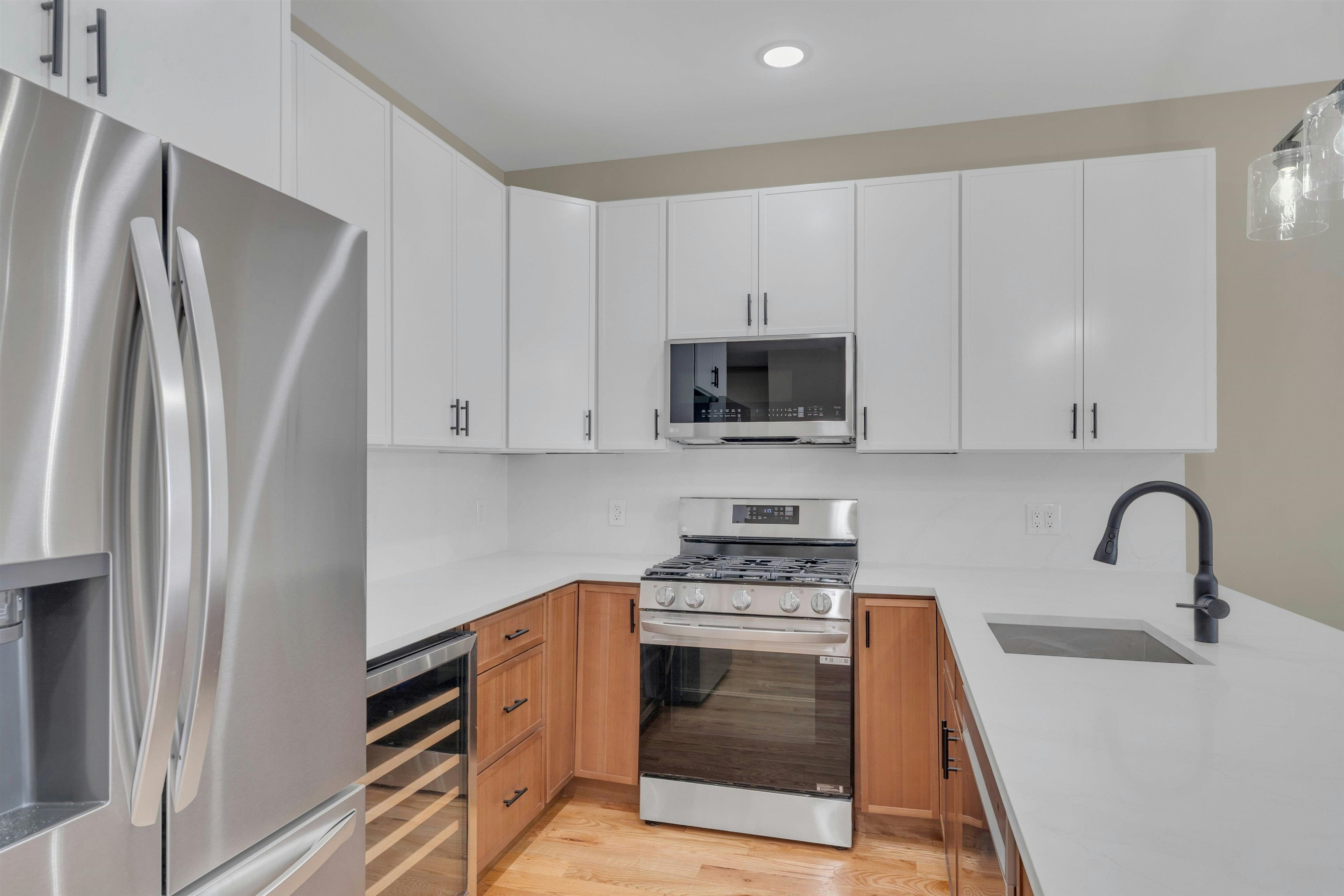 275 PEARSALL AVE Unit: 1