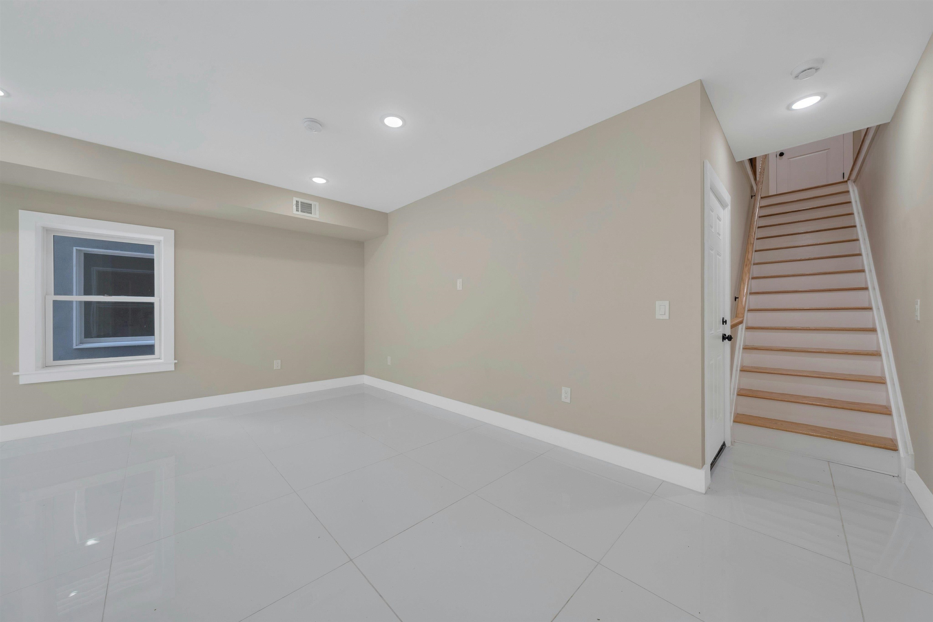 275 PEARSALL AVE Unit: 1