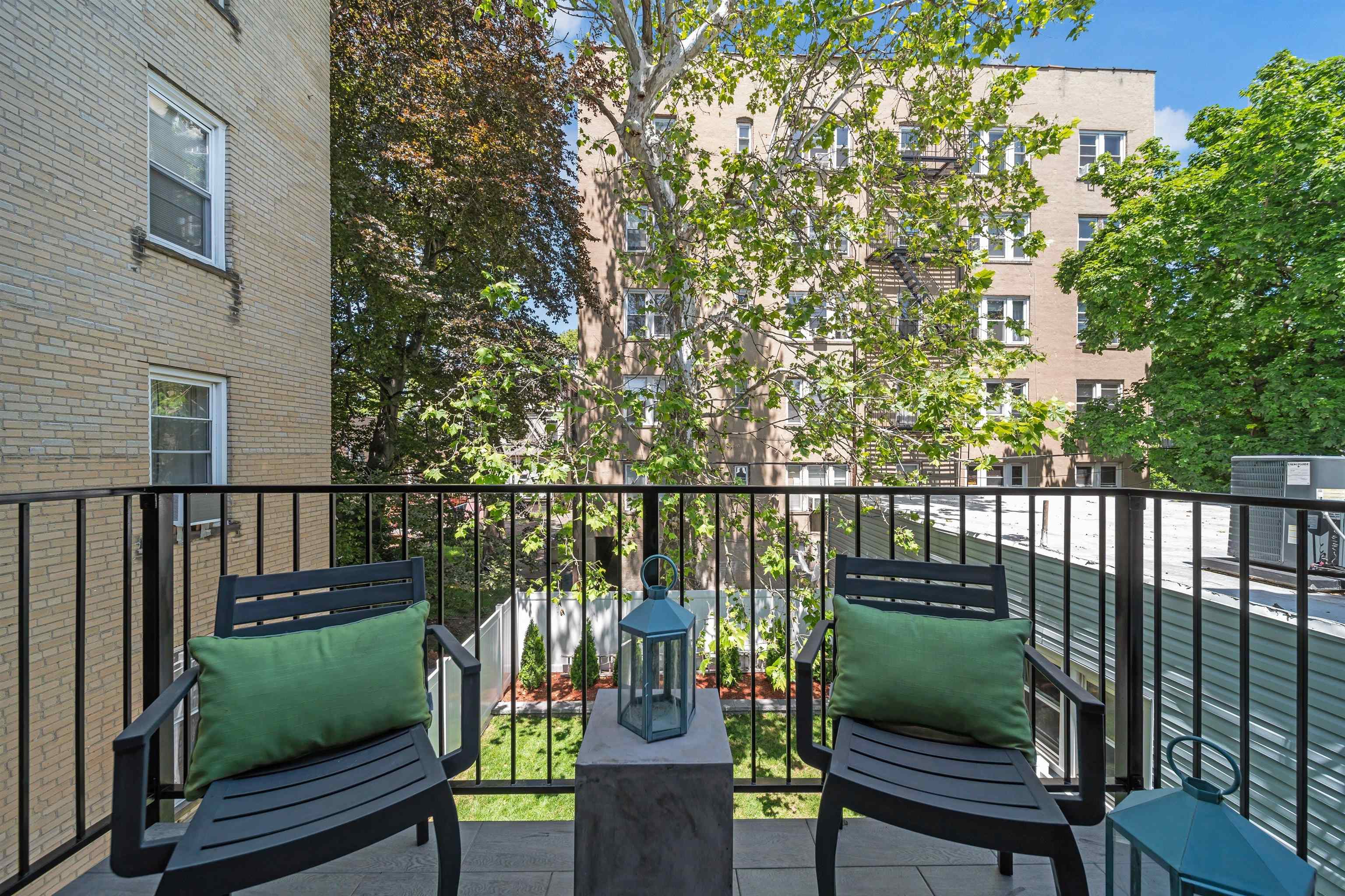 134 MANHATTAN AVE Unit: 2