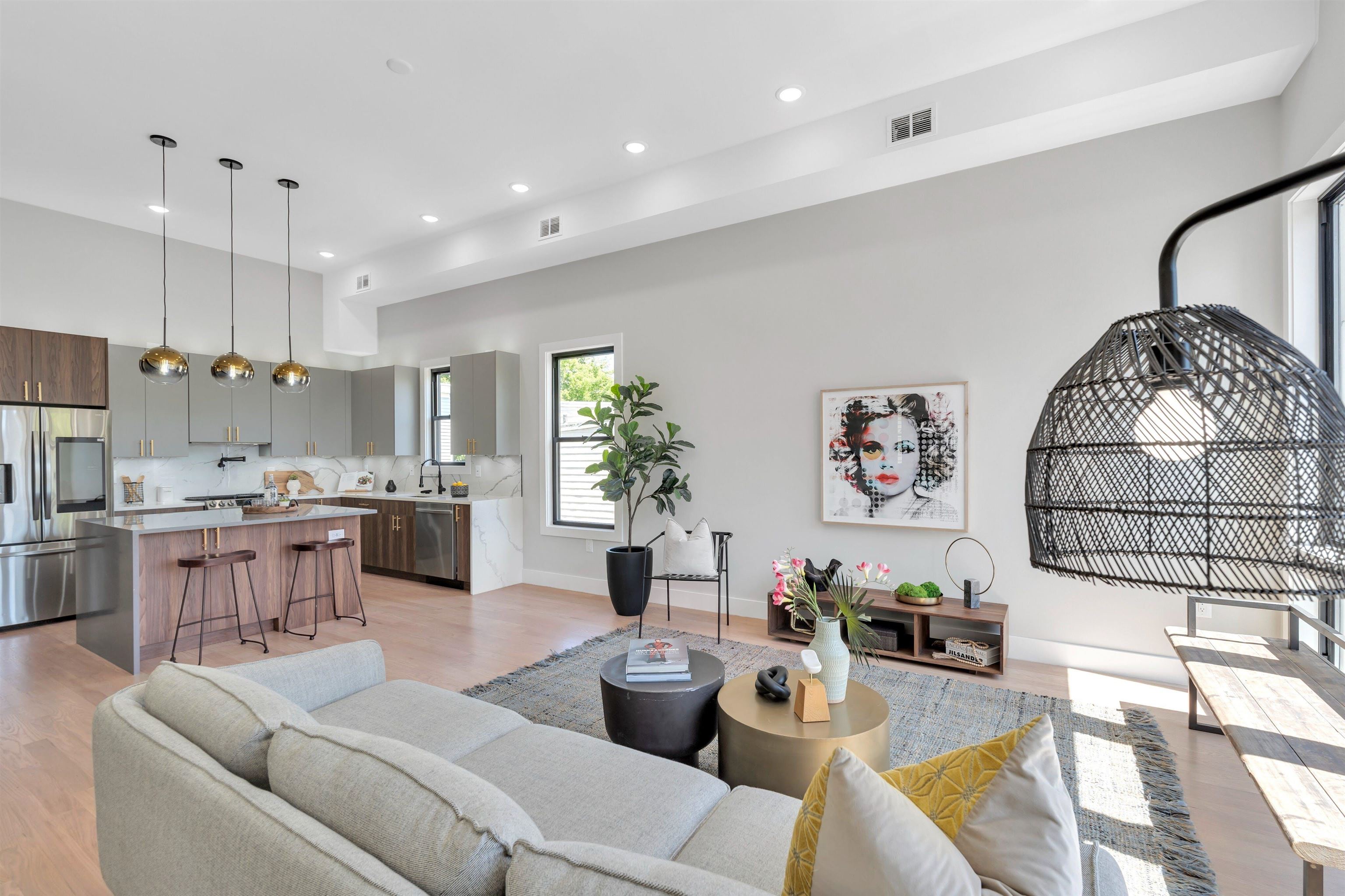 134 MANHATTAN AVE Unit: 2
